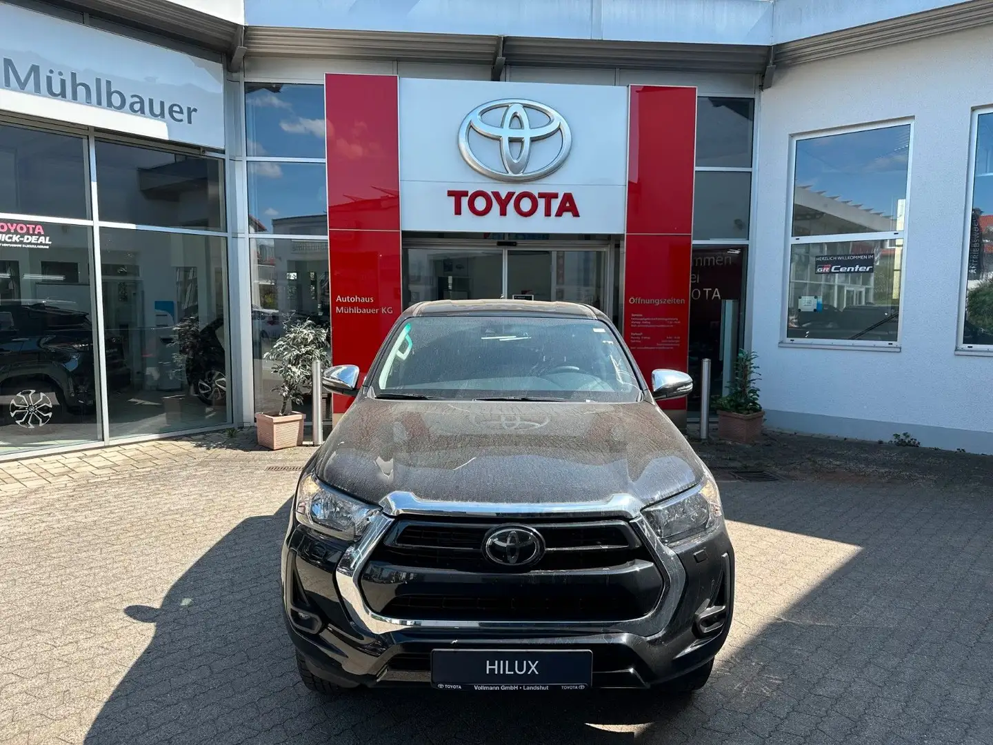 Toyota Hilux Double Cab Comfort 4x4 Černá - 1