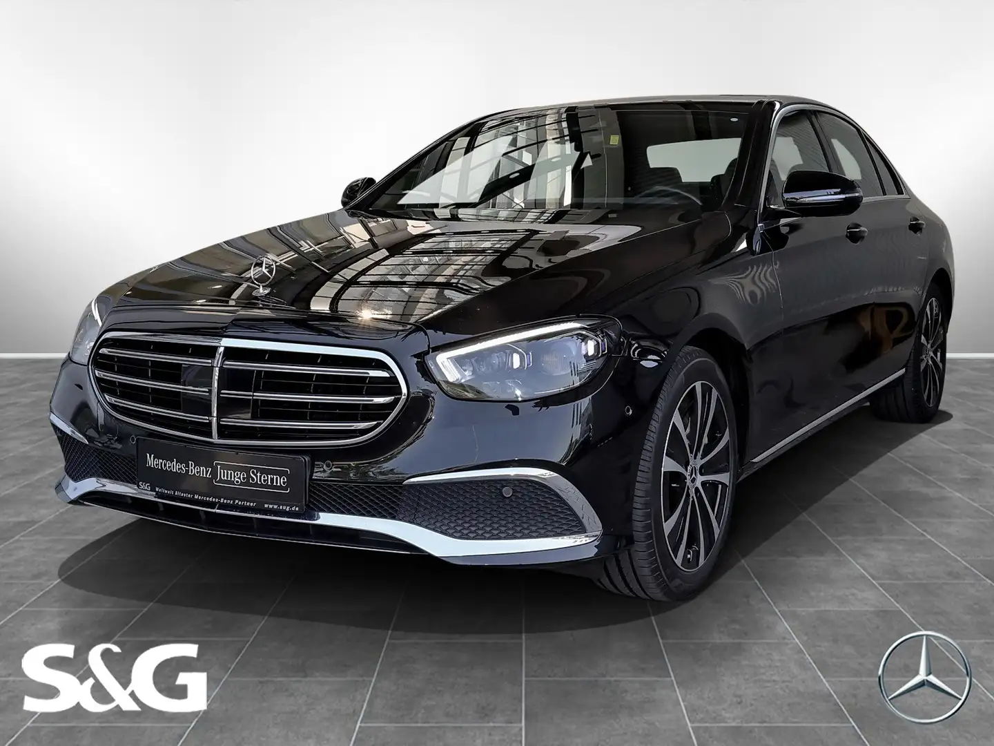 Mercedes-Benz E 400 d 4M DISTRONIC+MEMORY+KAMERA+CARPLAY+18" Schwarz - 1