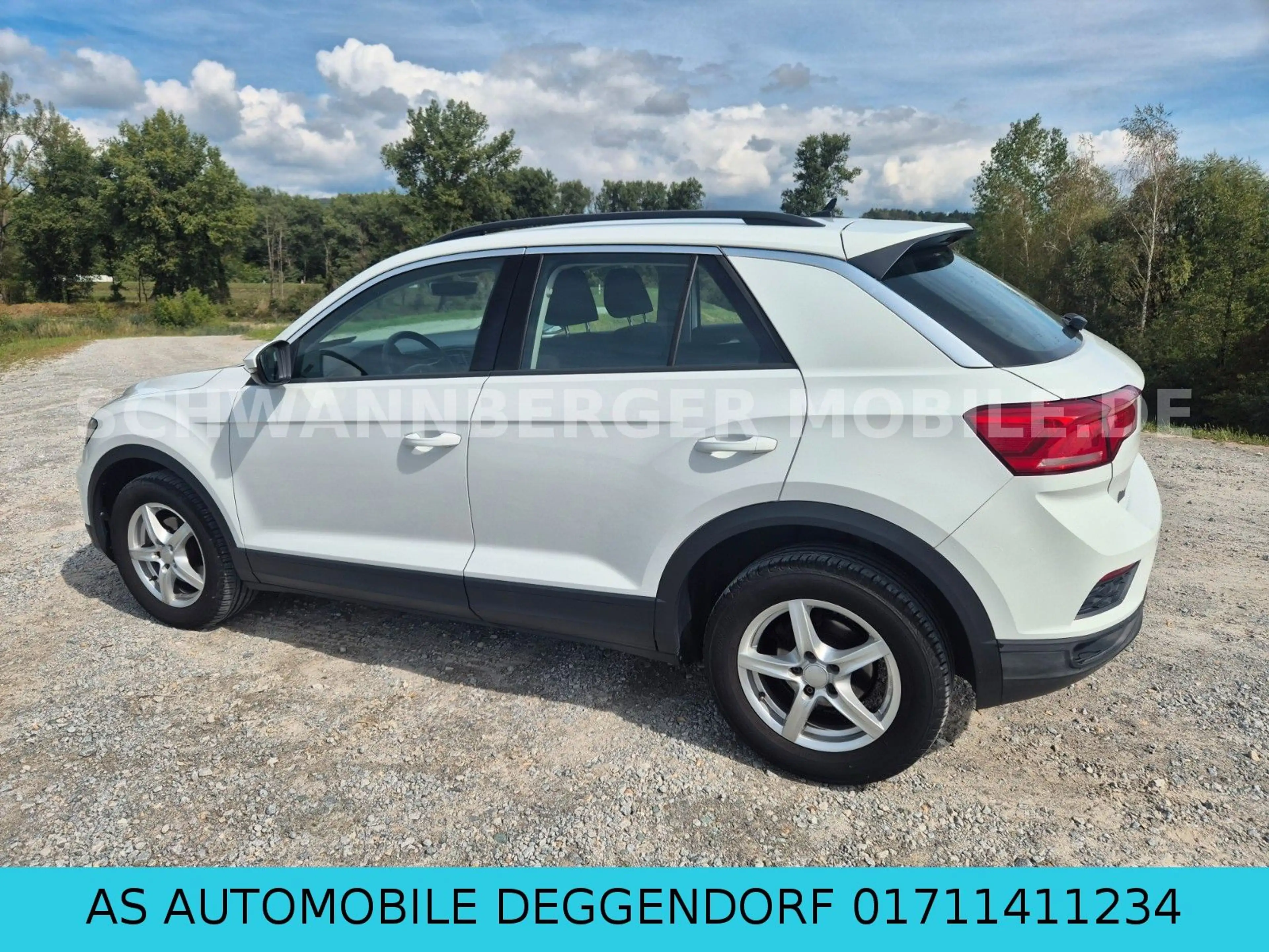 Volkswagen T-Roc Basis-1.HAND-KLIMA-SHZ-GARANTIE-EURO6 — photo 11