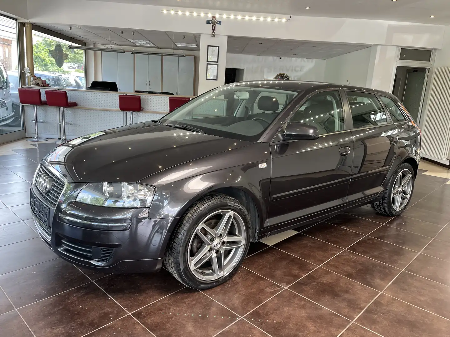Audi A3 2.0 TDI Attraction*Navi*RFK*TOP Zustand Gris - 1