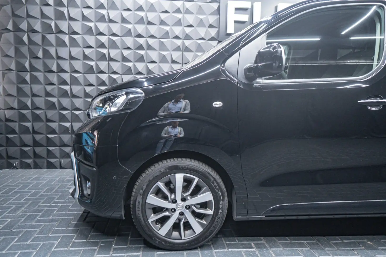 Toyota Proace Verso 2.0 D-4D L2 Shuttle Comf. 9 Sitze Automatik Schwarz - 2