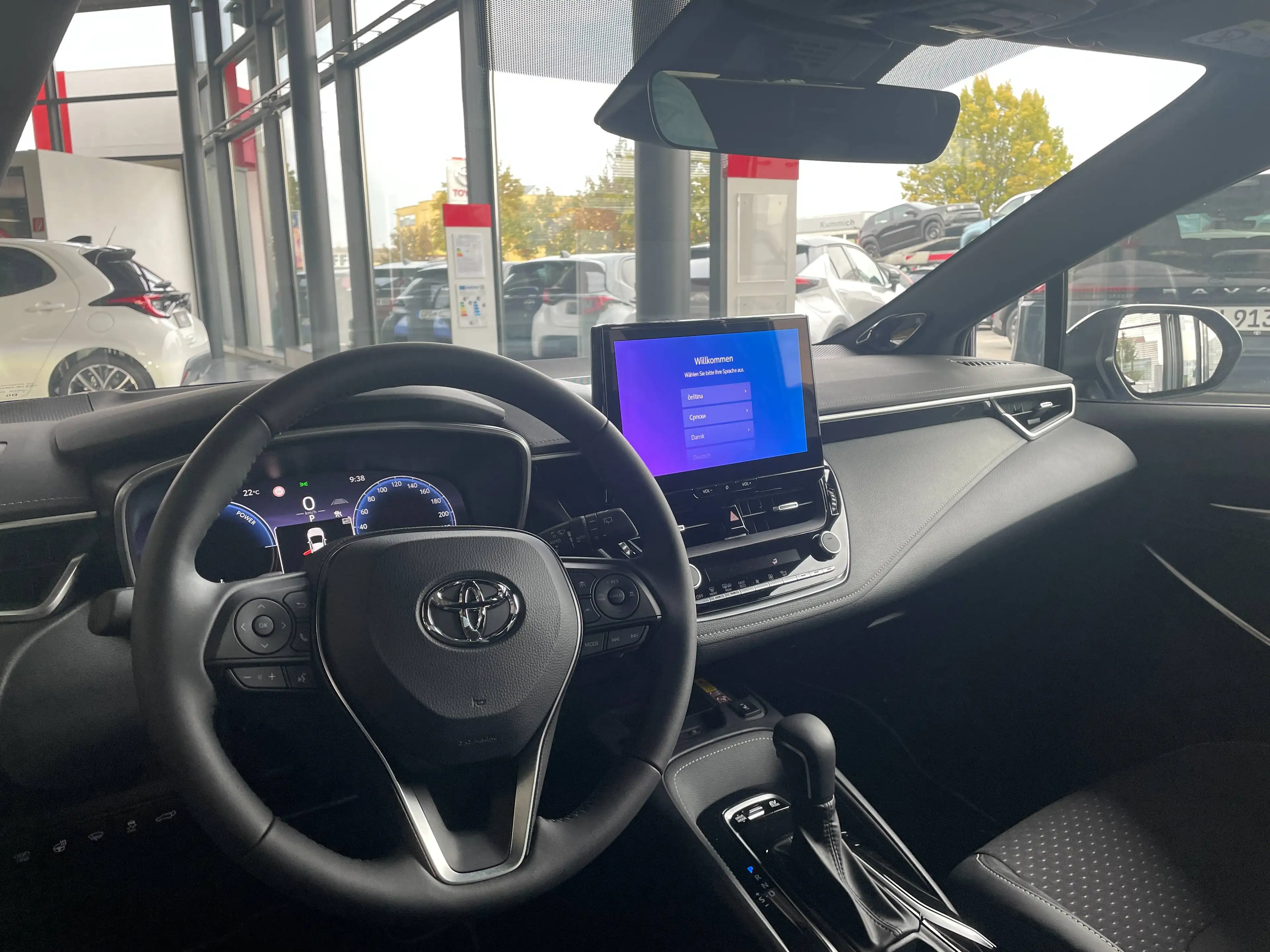 Toyota Corolla Hybrid Lounge — photo 14