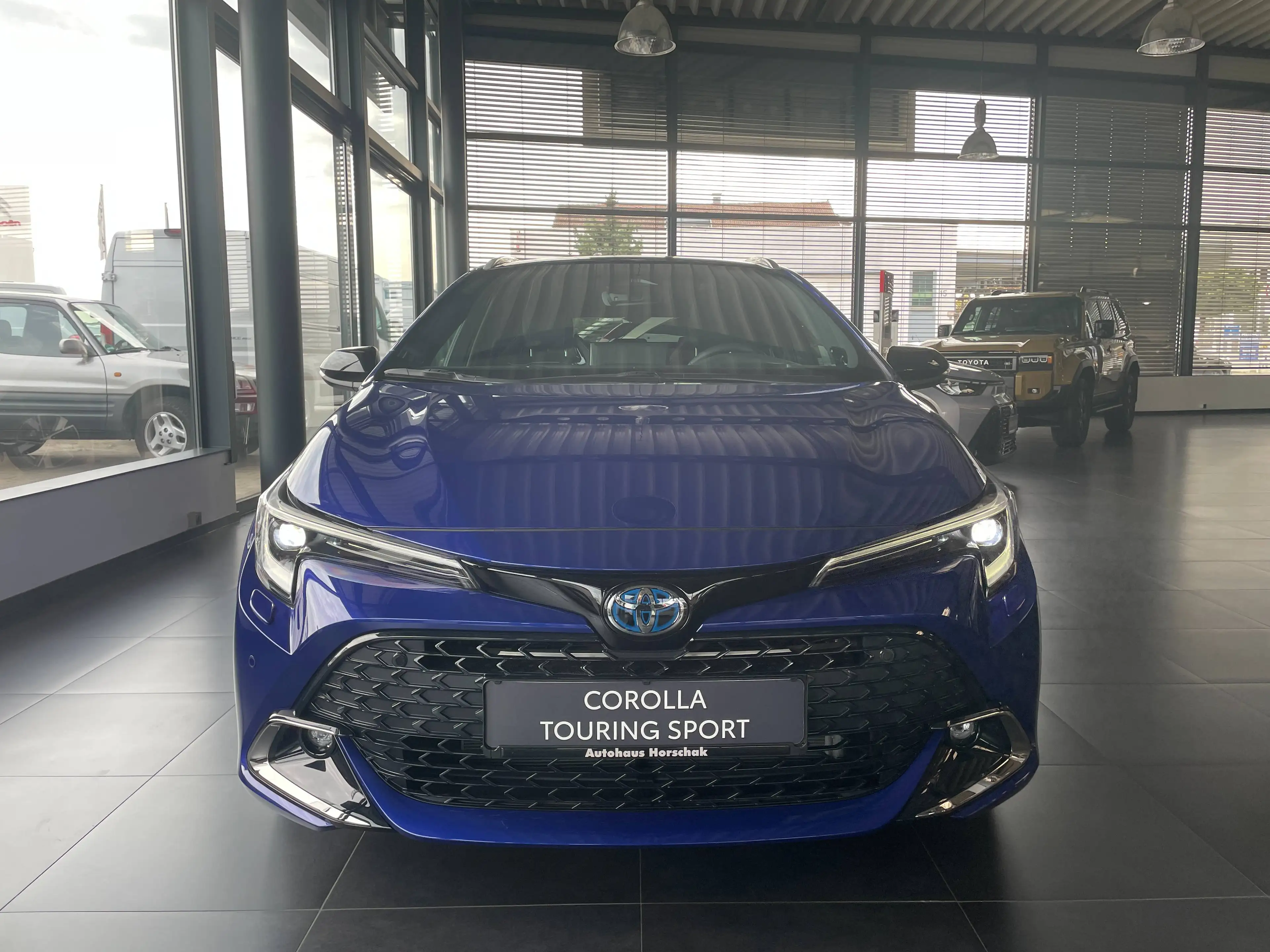 Toyota Corolla Hybrid Lounge — photo 2