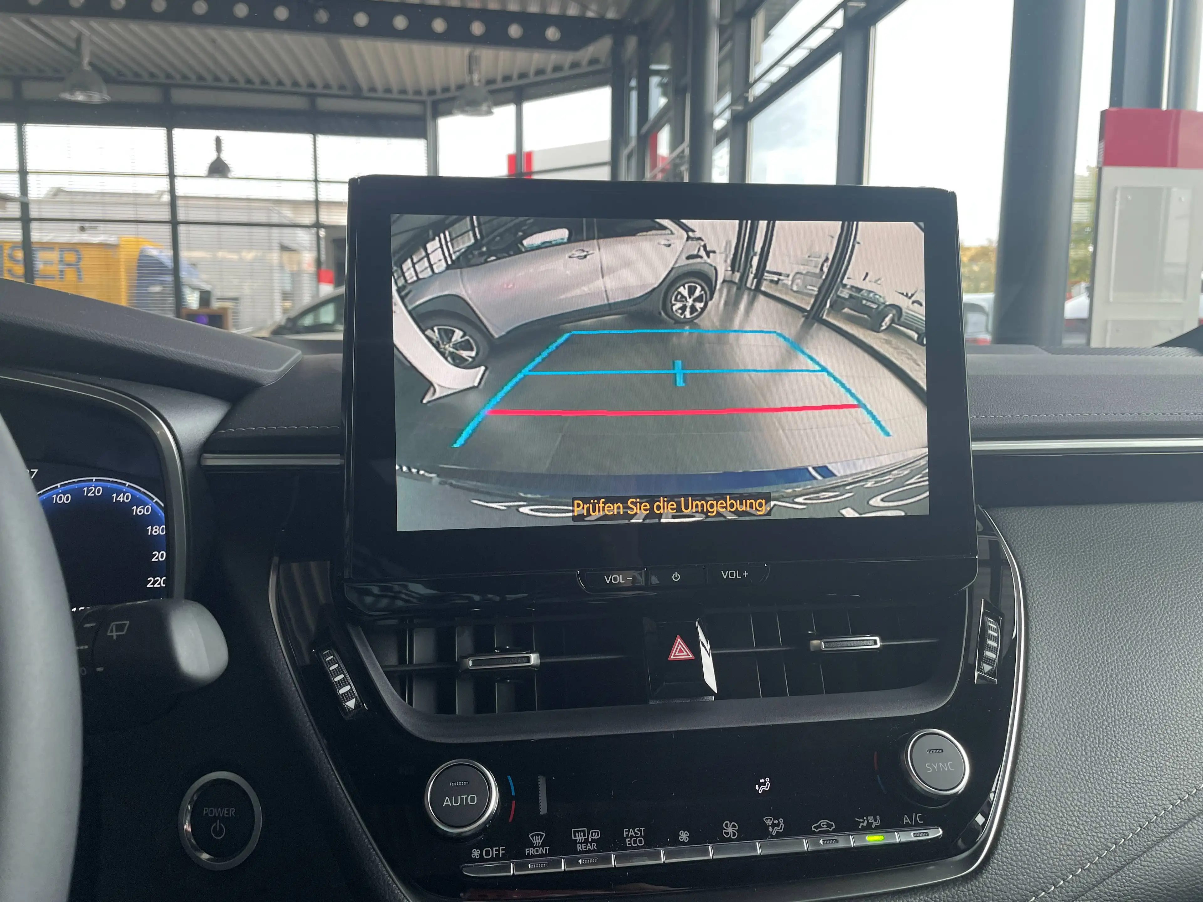 Toyota Corolla Hybrid Lounge — photo 13