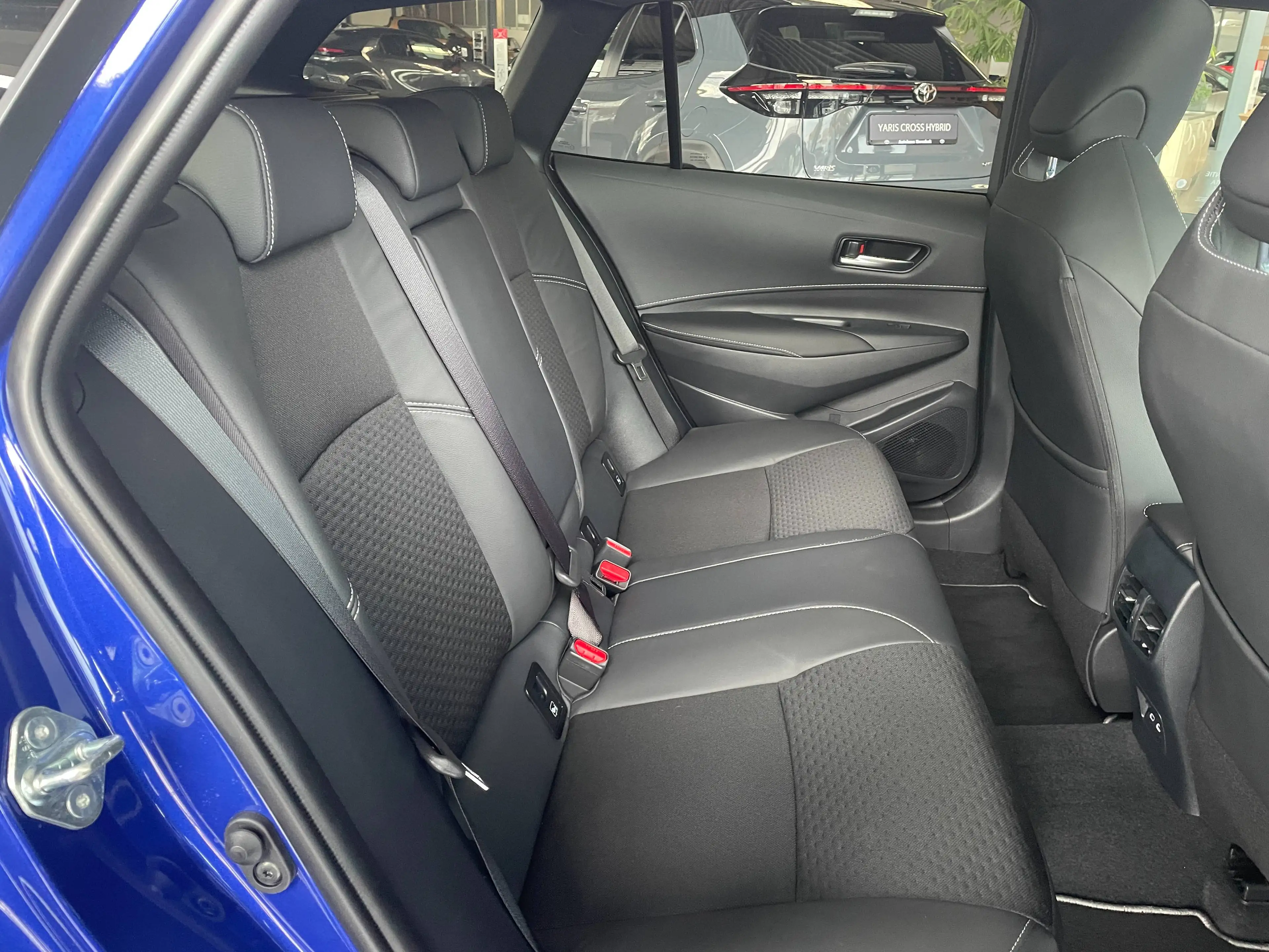 Toyota Corolla Hybrid Lounge — photo 9