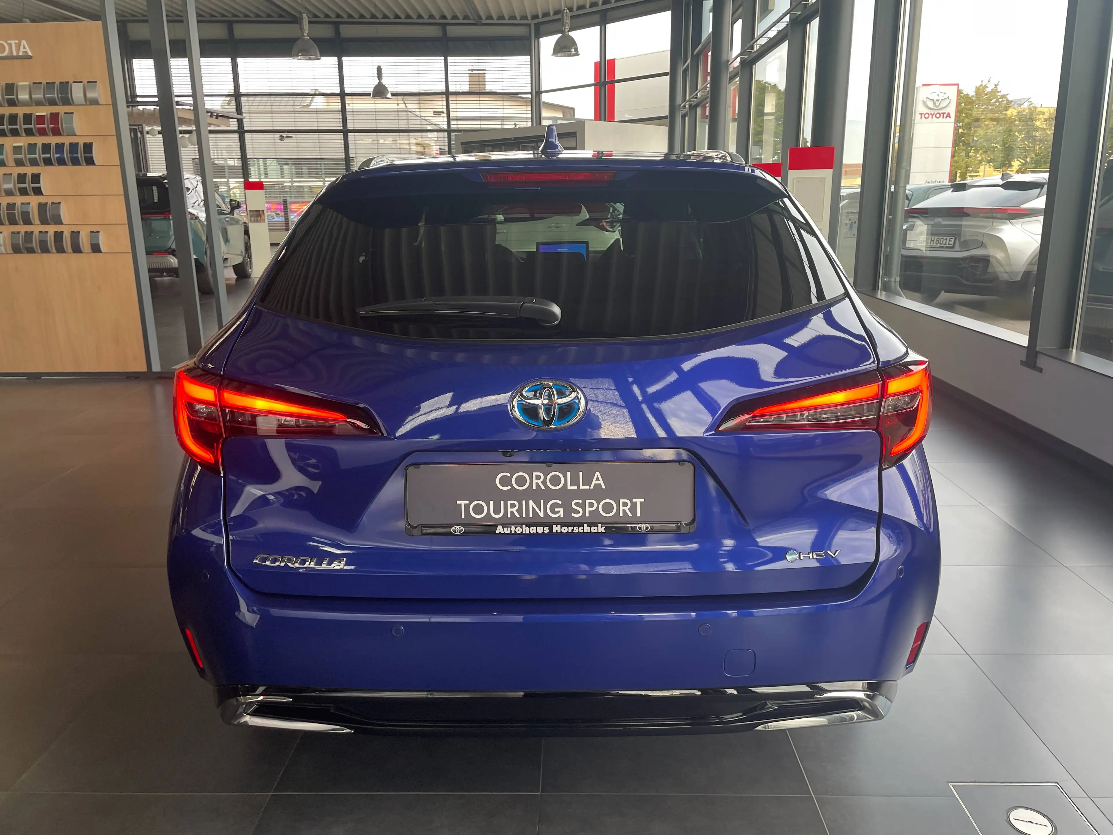 Toyota Corolla Hybrid Lounge — photo 5