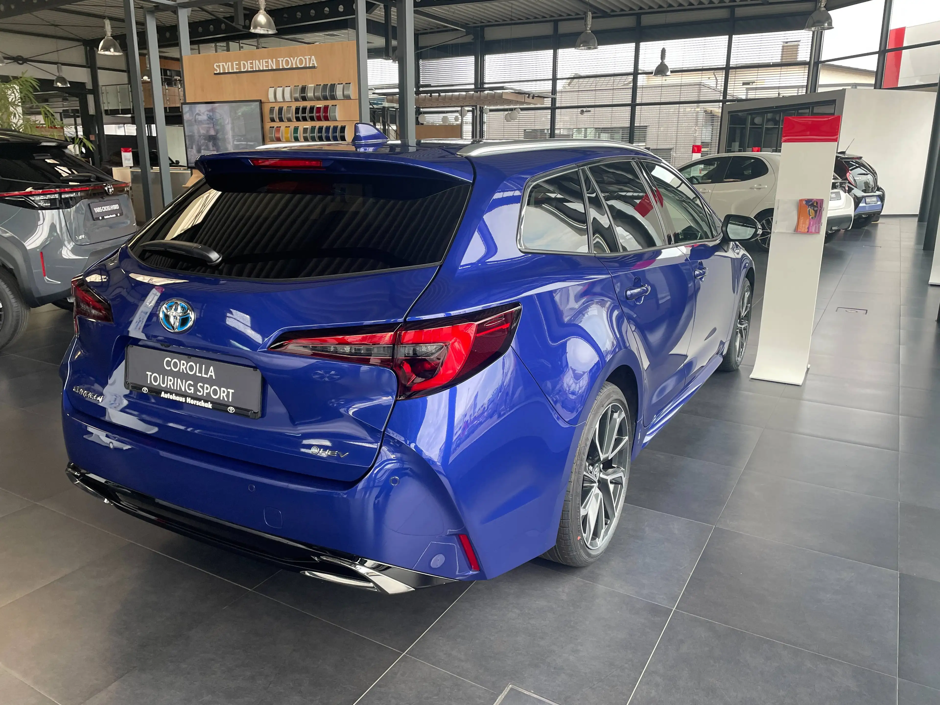 Toyota Corolla Hybrid Lounge — photo 4