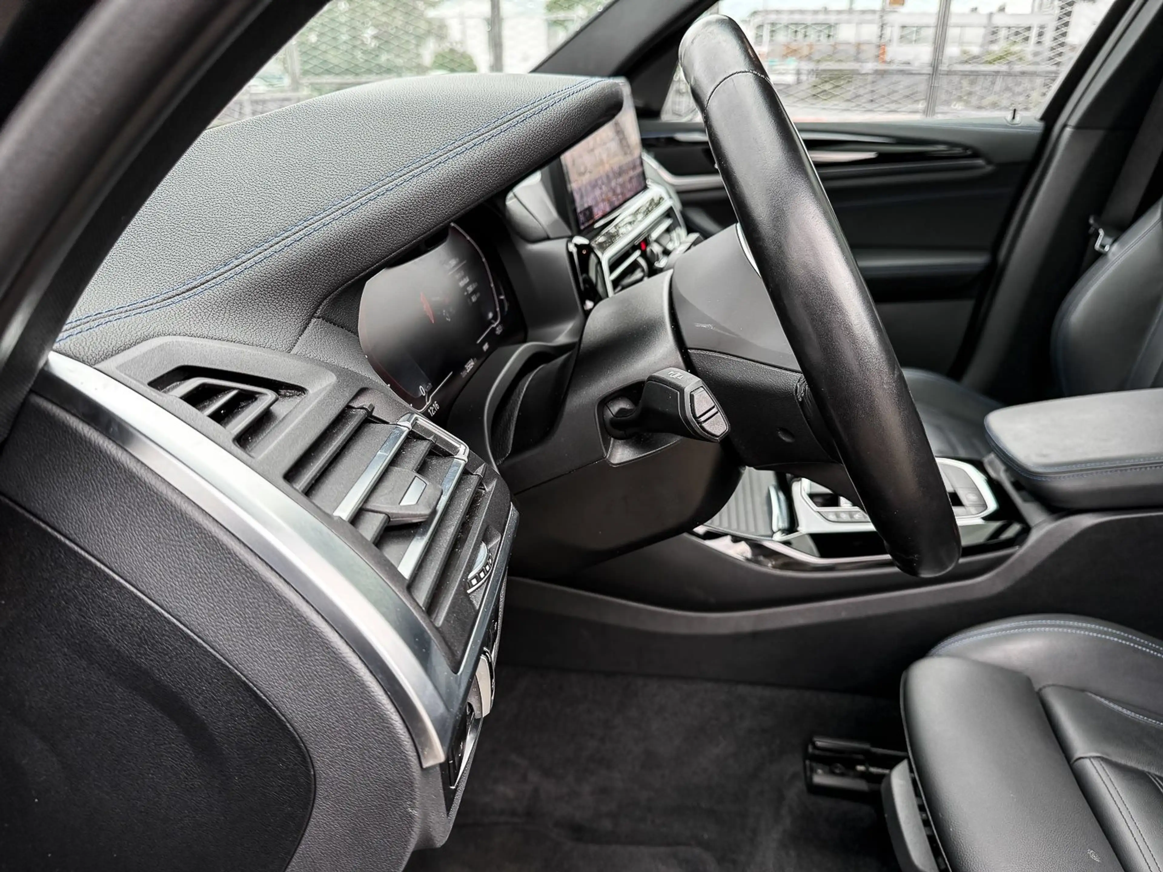 BMW iX3 HUD PANO ACC 360°KAM RFK NAVI KZG LED — photo 19