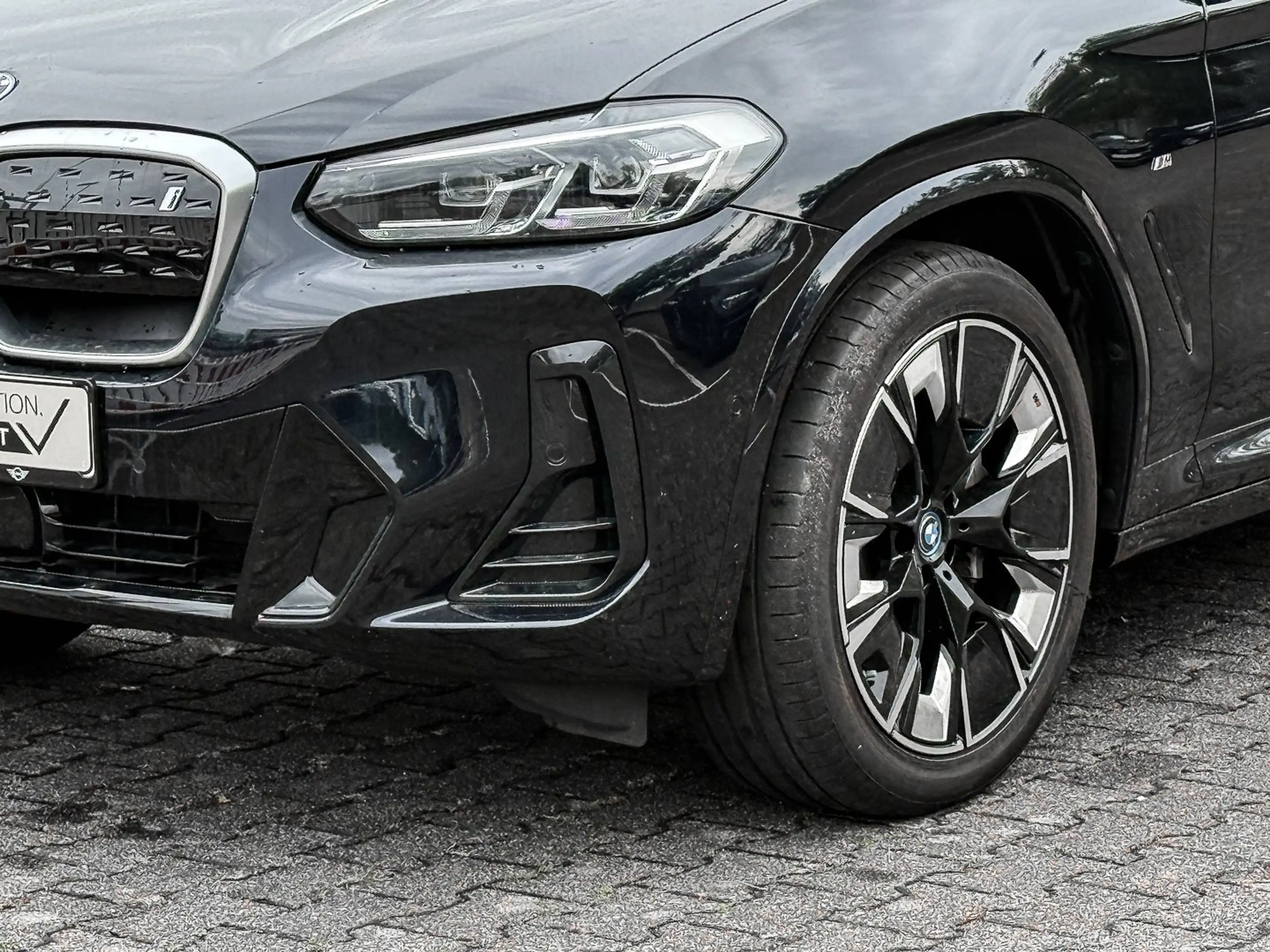 BMW iX3 HUD PANO ACC 360°KAM RFK NAVI KZG LED — photo 5