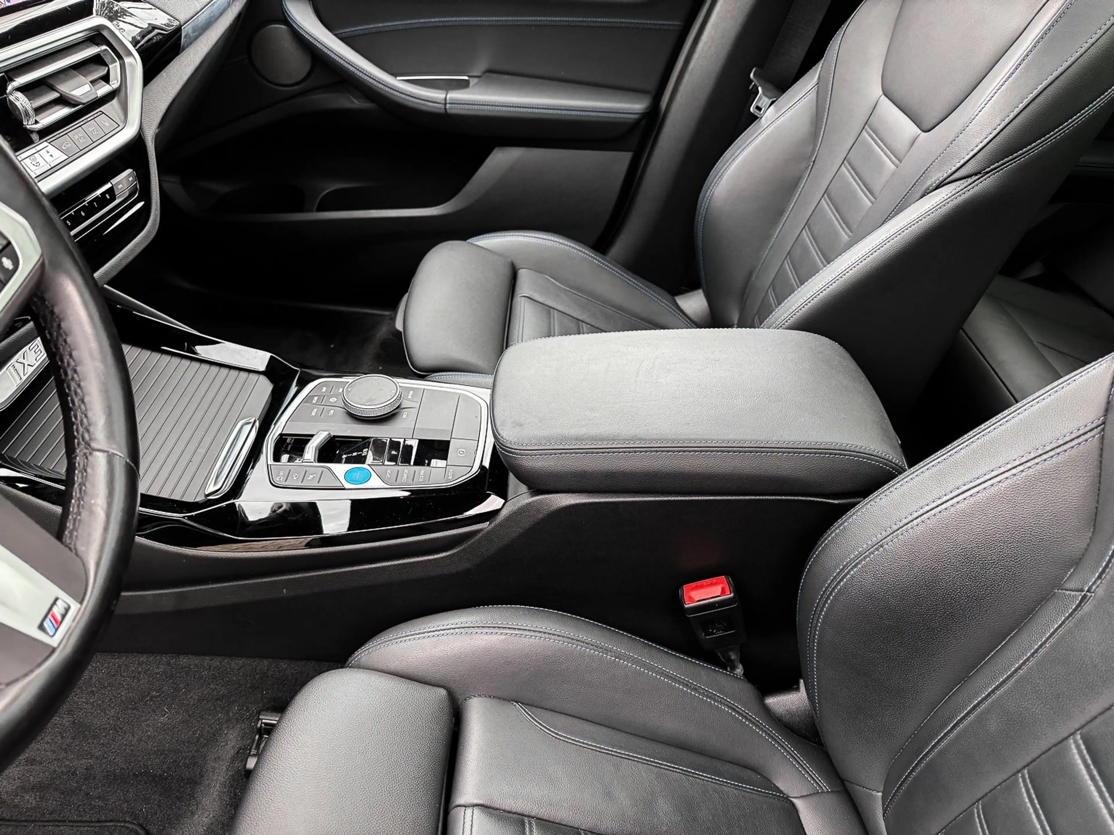 BMW iX3 HUD PANO ACC 360°KAM RFK NAVI KZG LED — photo 16