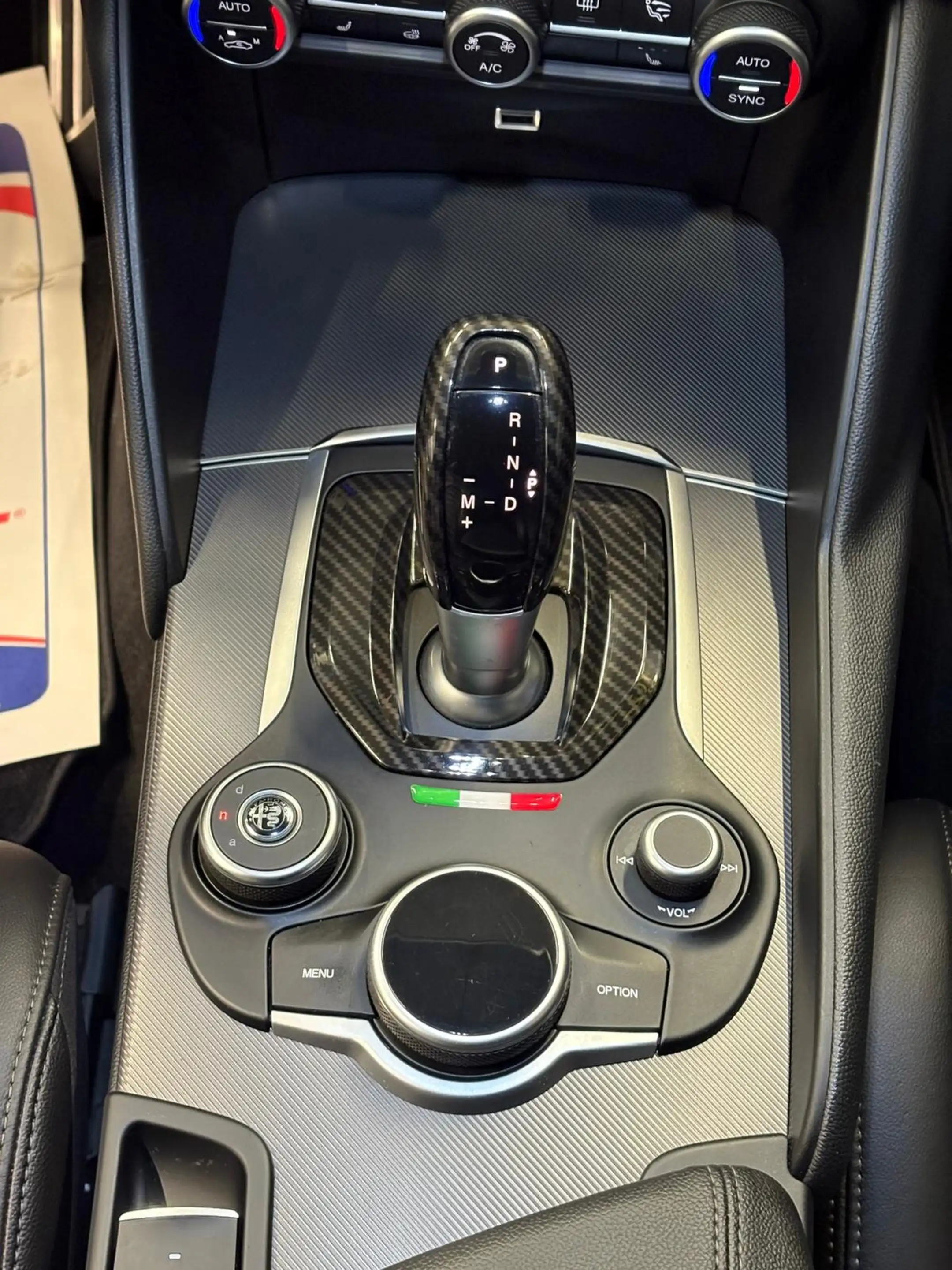Alfa Romeo Giulia Giulia Veloce 280 CV CUIR — photo 14
