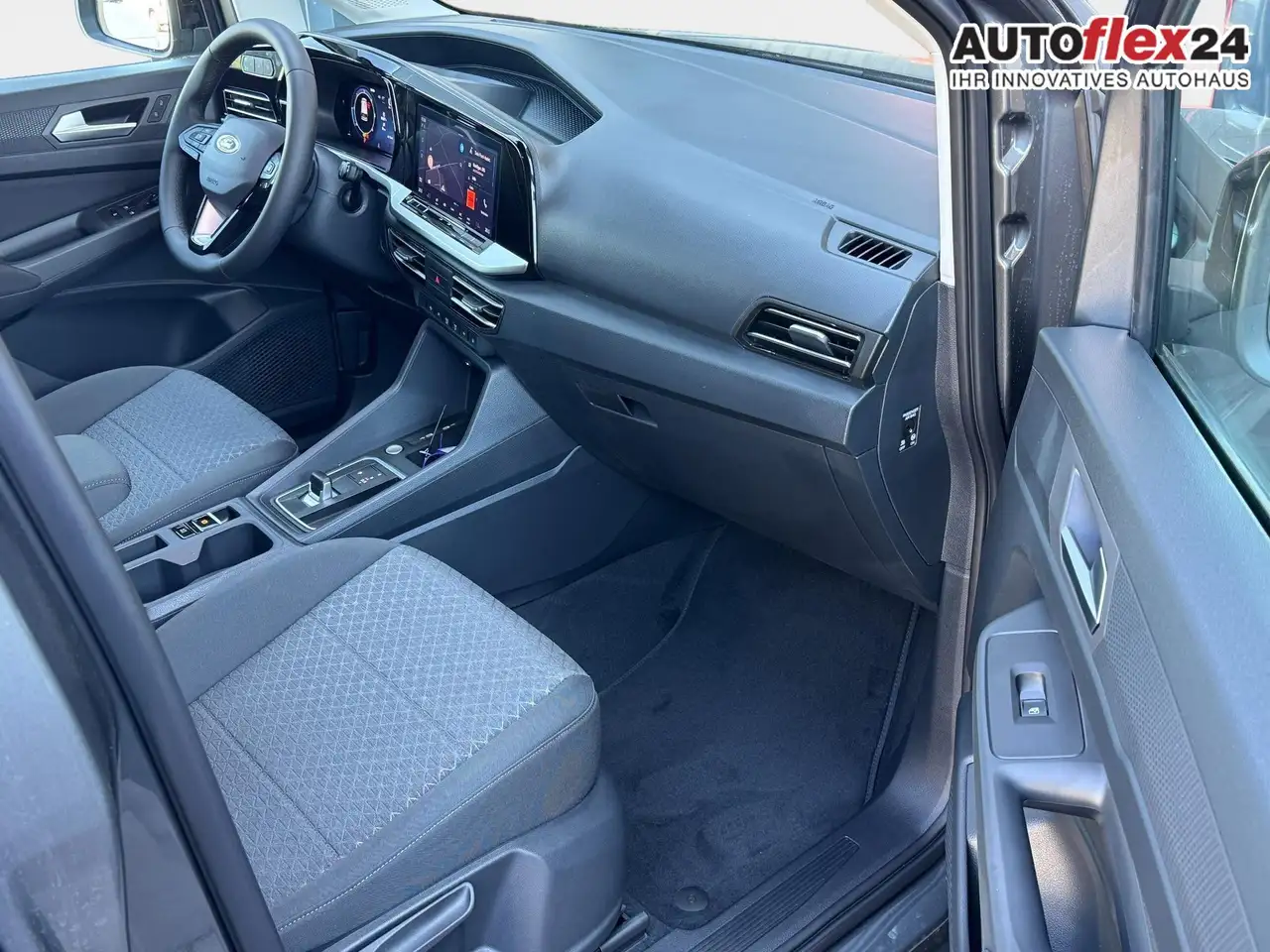 Ford Tourneo Connect Grand Titanium 2,0 7 Sitzer Klimaautomatik Anhä... 10