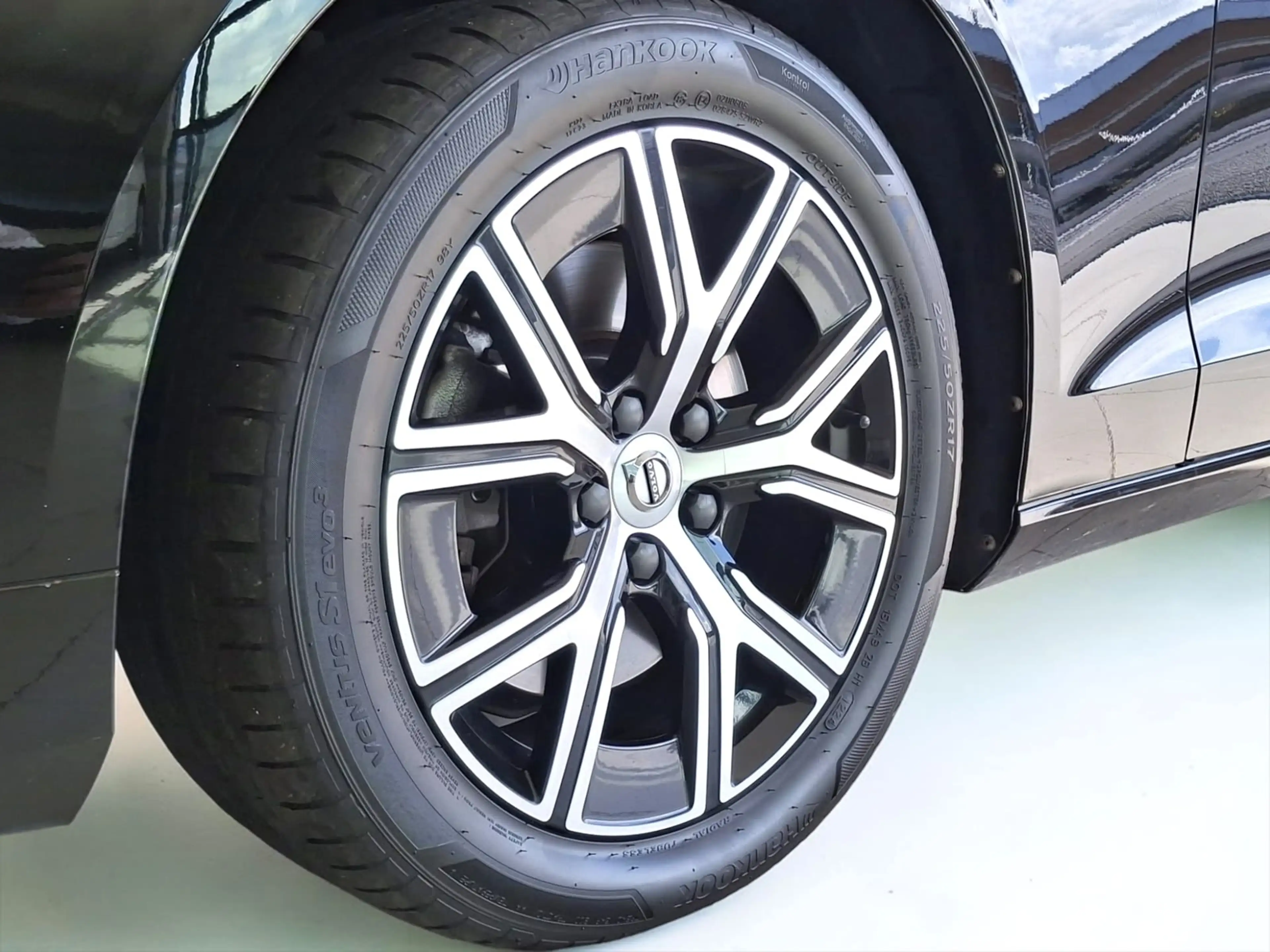 Volvo V60 2.0 B3 Core TREKHAAK CAMERA WINTERPACK LED — photo 10