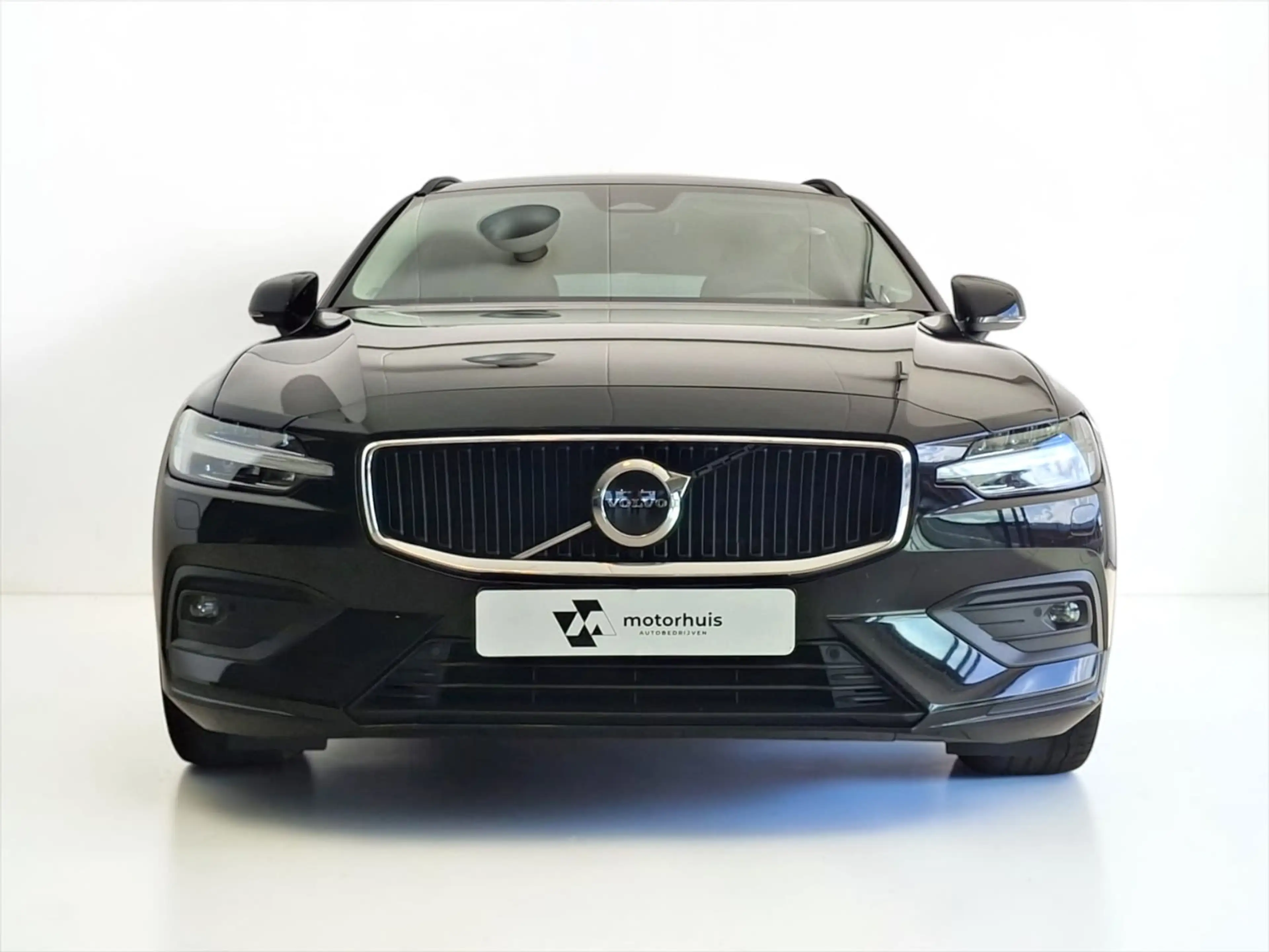 Volvo V60 2.0 B3 Core TREKHAAK CAMERA WINTERPACK LED — photo 11