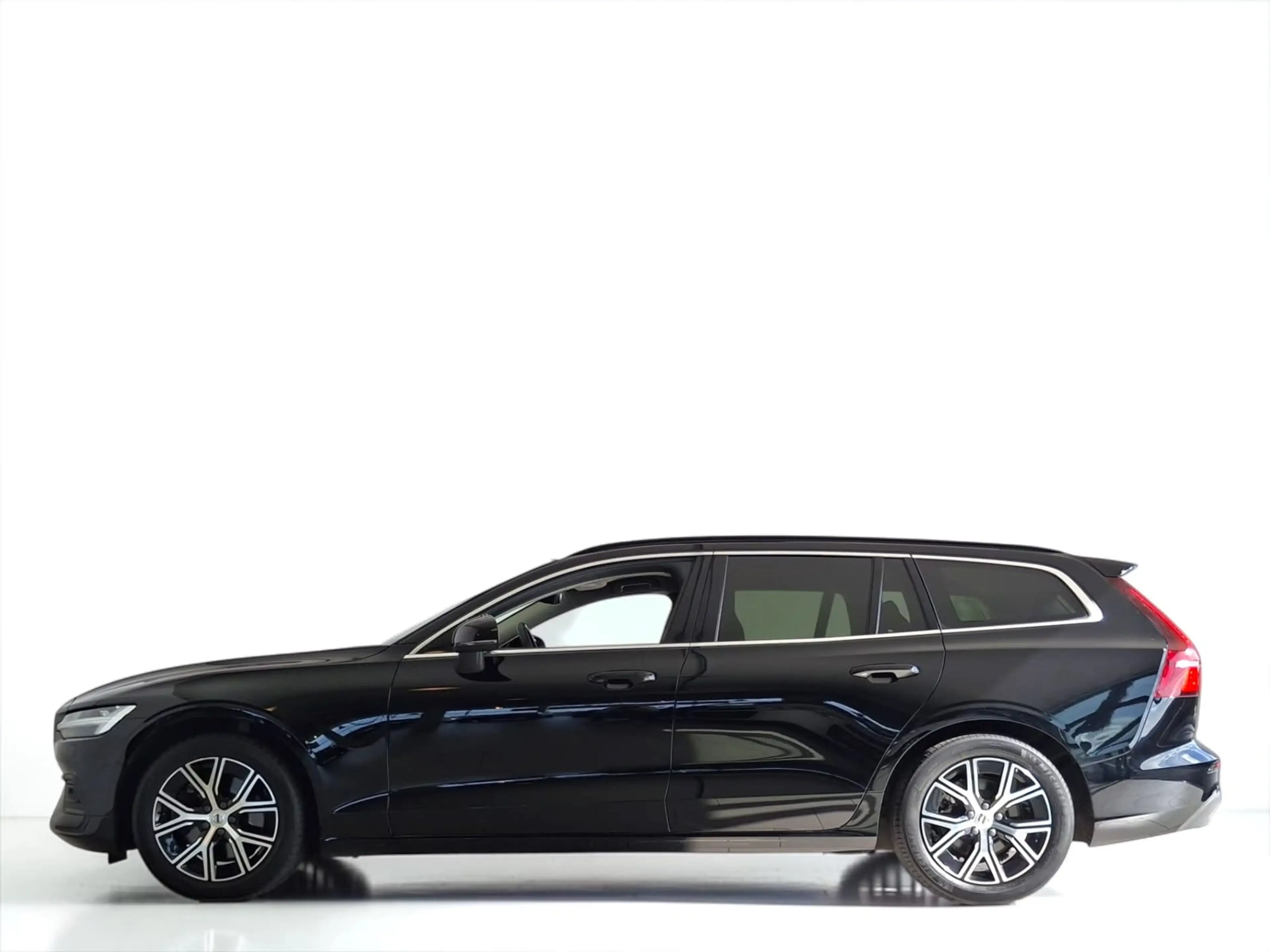 Volvo V60 2.0 B3 Core TREKHAAK CAMERA WINTERPACK LED — photo 5