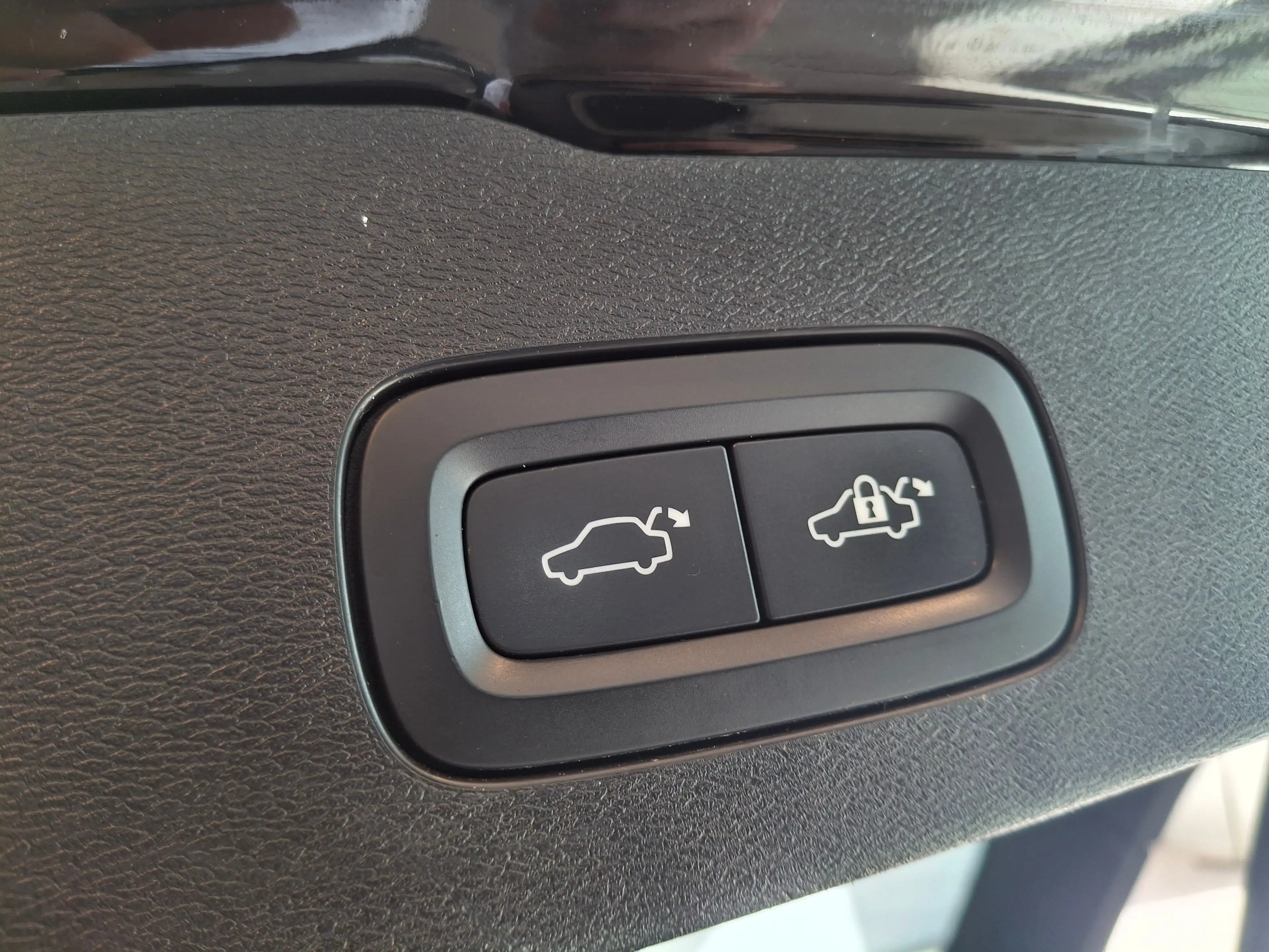 Volvo V60 2.0 B3 Core TREKHAAK CAMERA WINTERPACK LED — photo 15