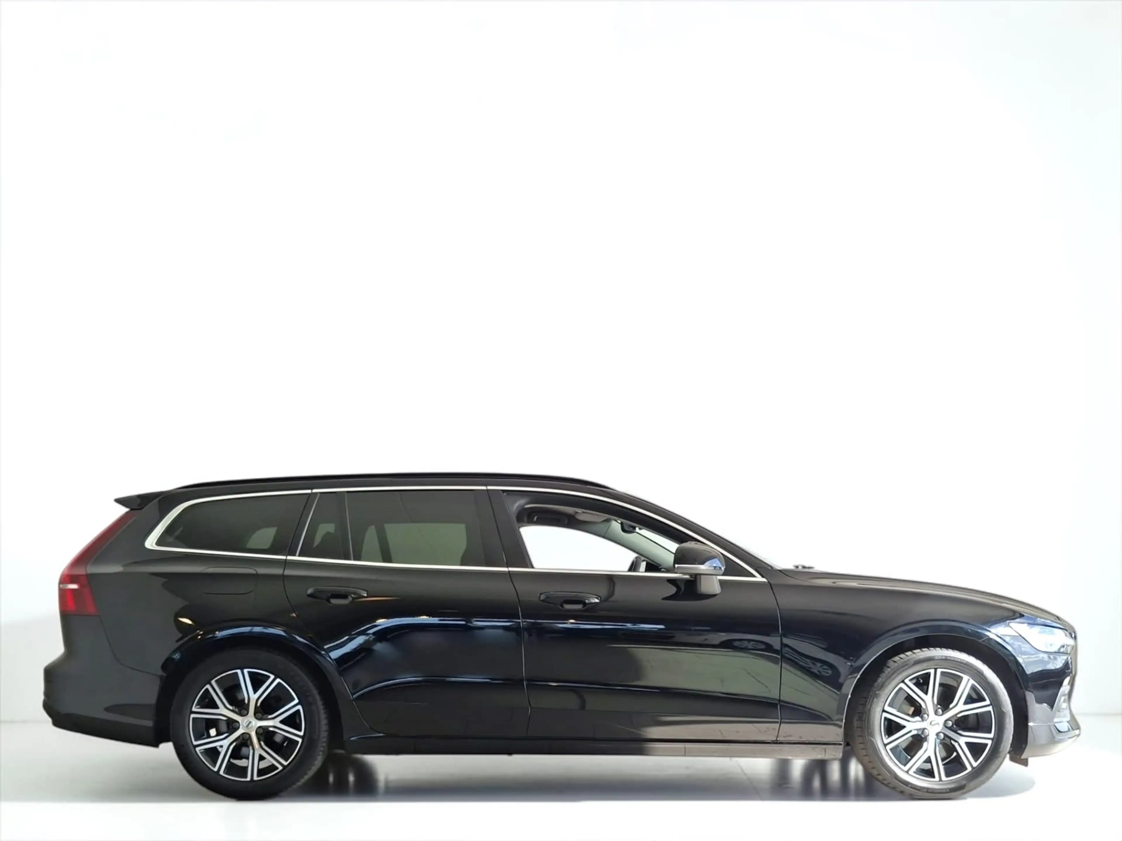 Volvo V60 2.0 B3 Core TREKHAAK CAMERA WINTERPACK LED — photo 9