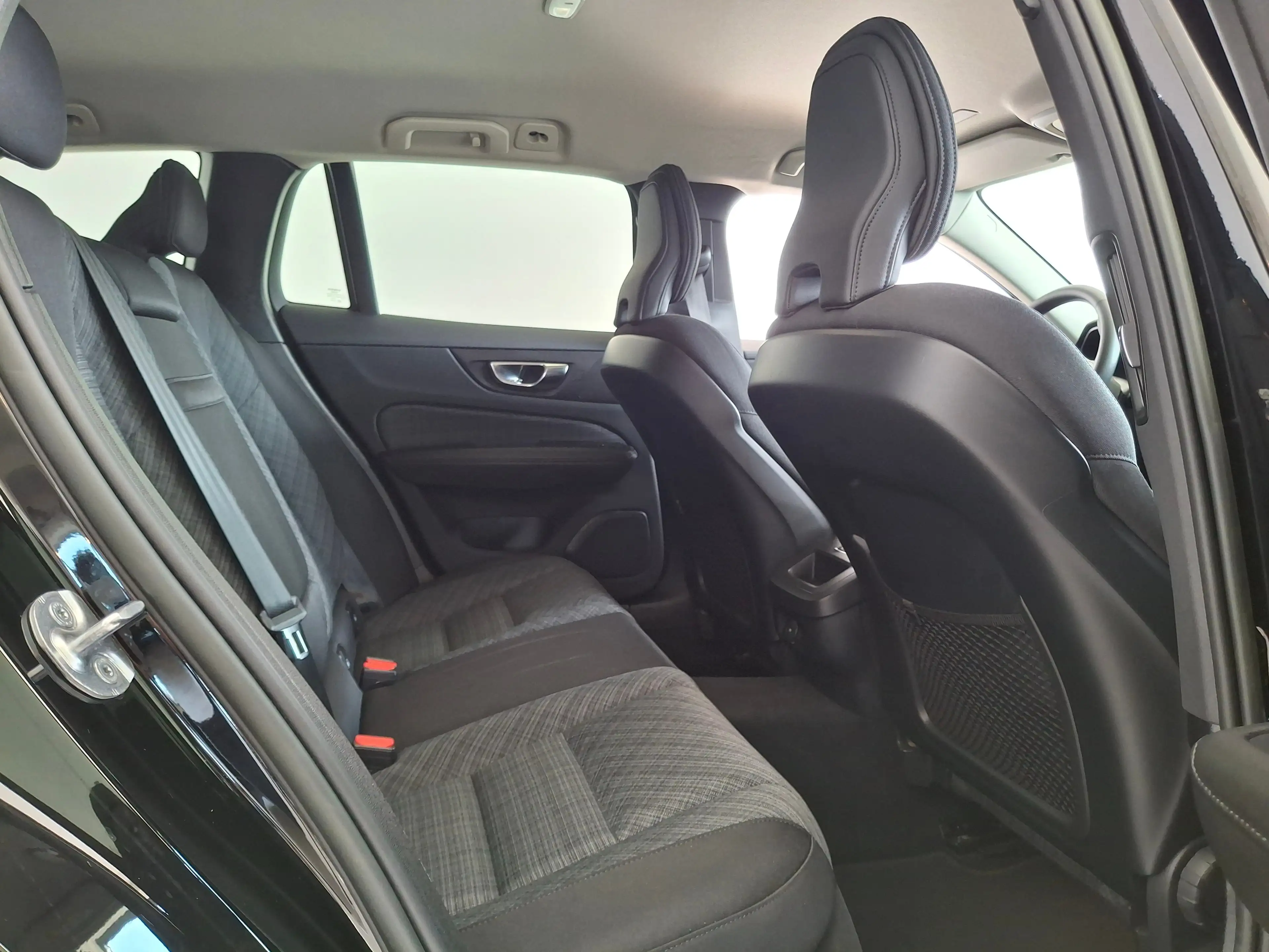 Volvo V60 2.0 B3 Core TREKHAAK CAMERA WINTERPACK LED — photo 7