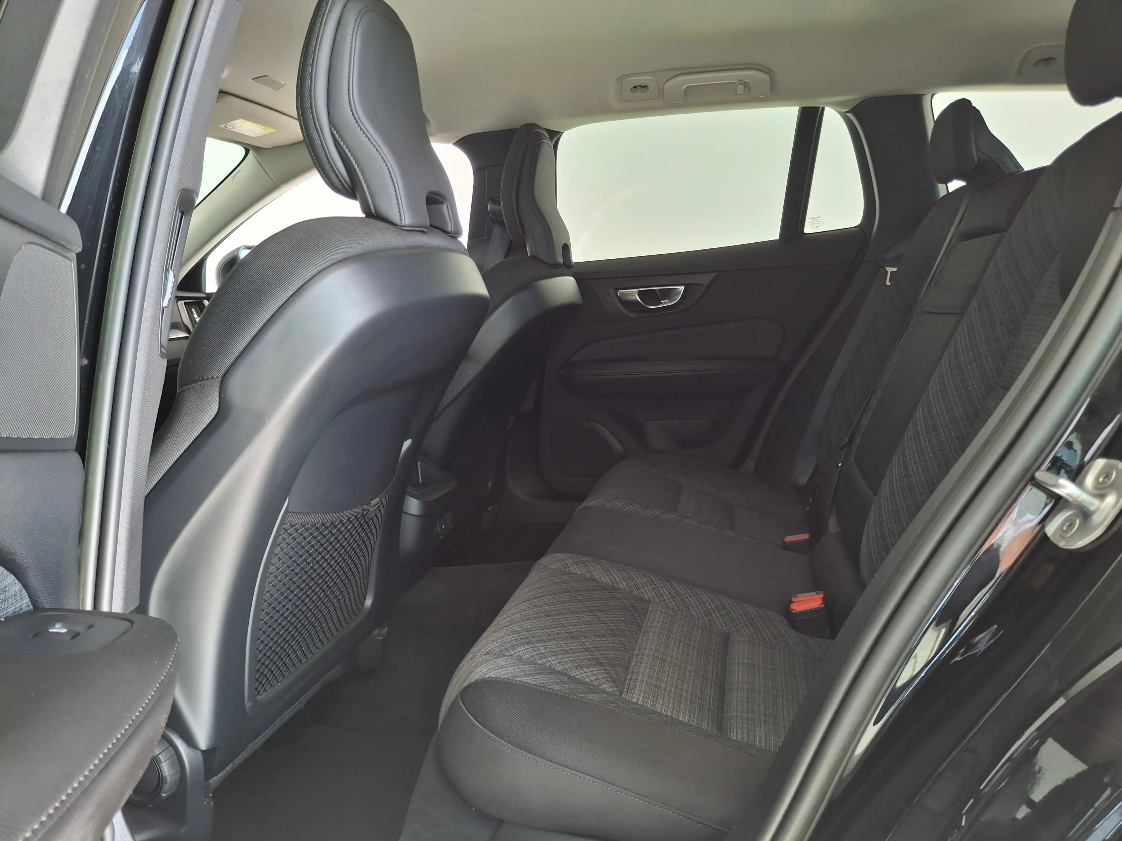 Volvo V60 2.0 B3 Core TREKHAAK CAMERA WINTERPACK LED — photo 8