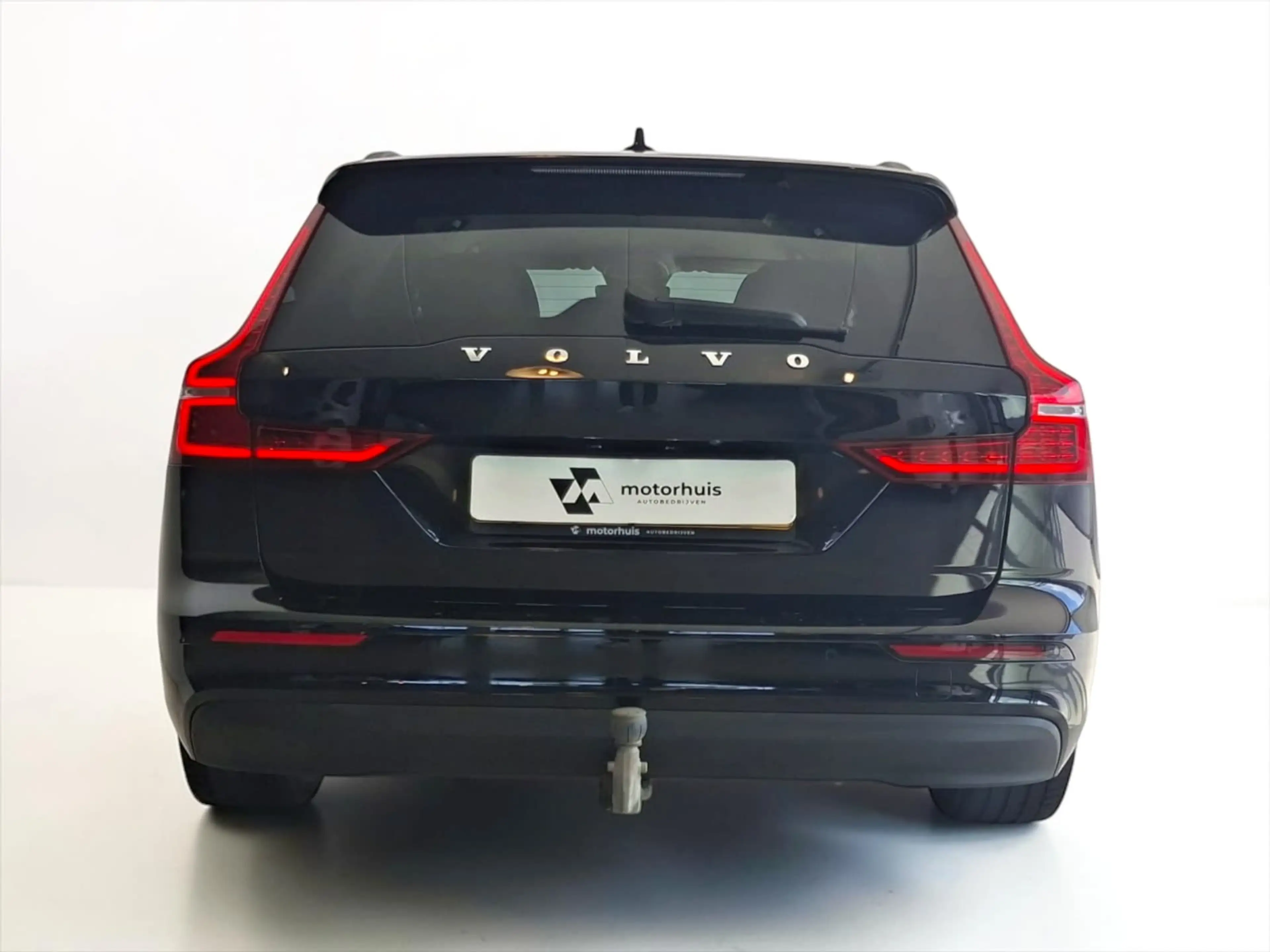 Volvo V60 2.0 B3 Core TREKHAAK CAMERA WINTERPACK LED — photo 12