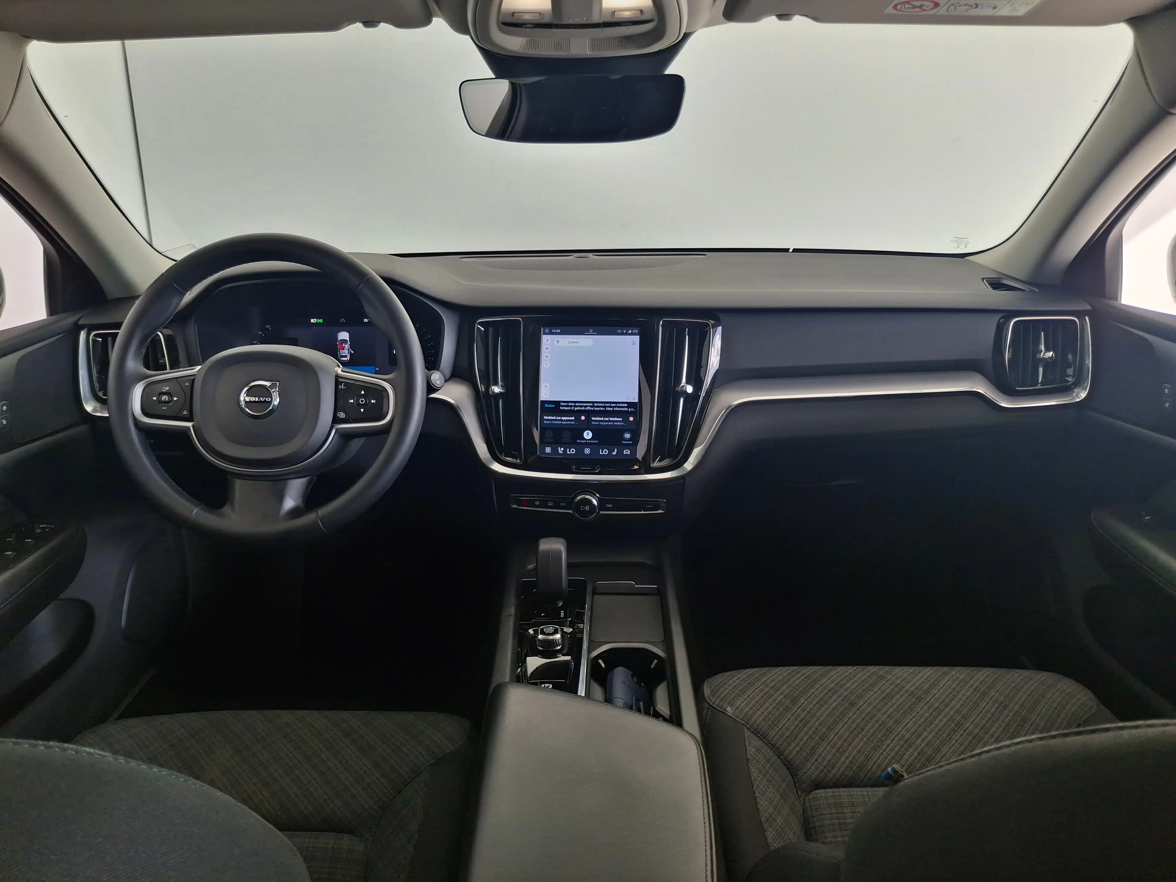 Volvo V60 2.0 B3 Core TREKHAAK CAMERA WINTERPACK LED — photo 4