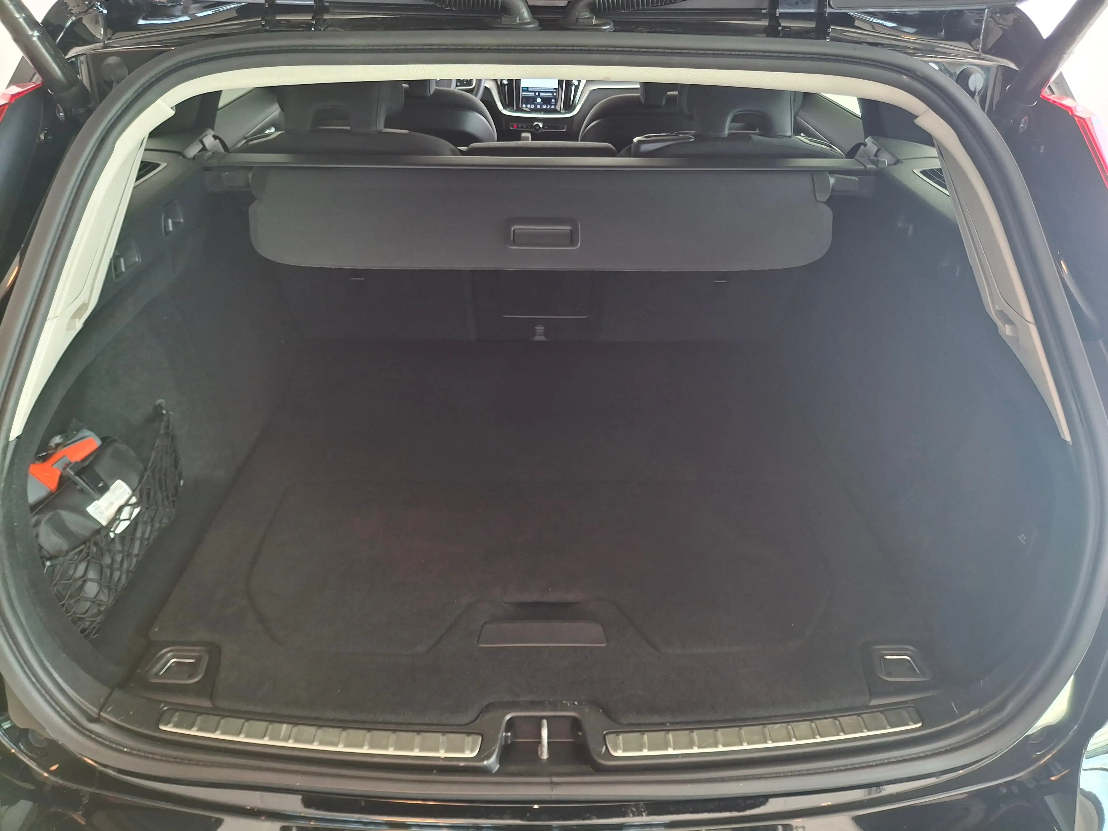 Volvo V60 2.0 B3 Core TREKHAAK CAMERA WINTERPACK LED — photo 13