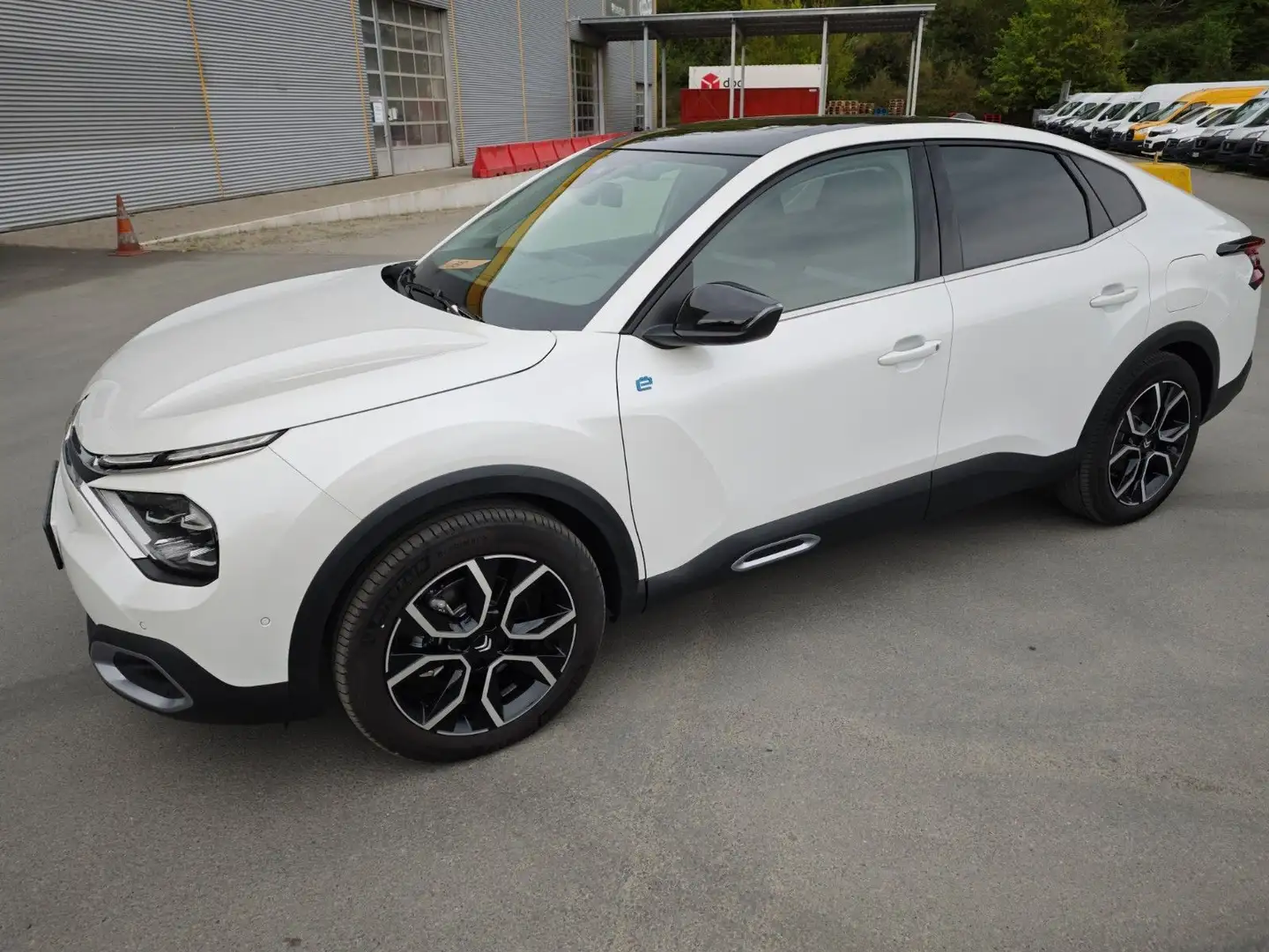 Citroen C4 X ë- Shine Vollausstattung Tageszulass 15 km Weiß - 1