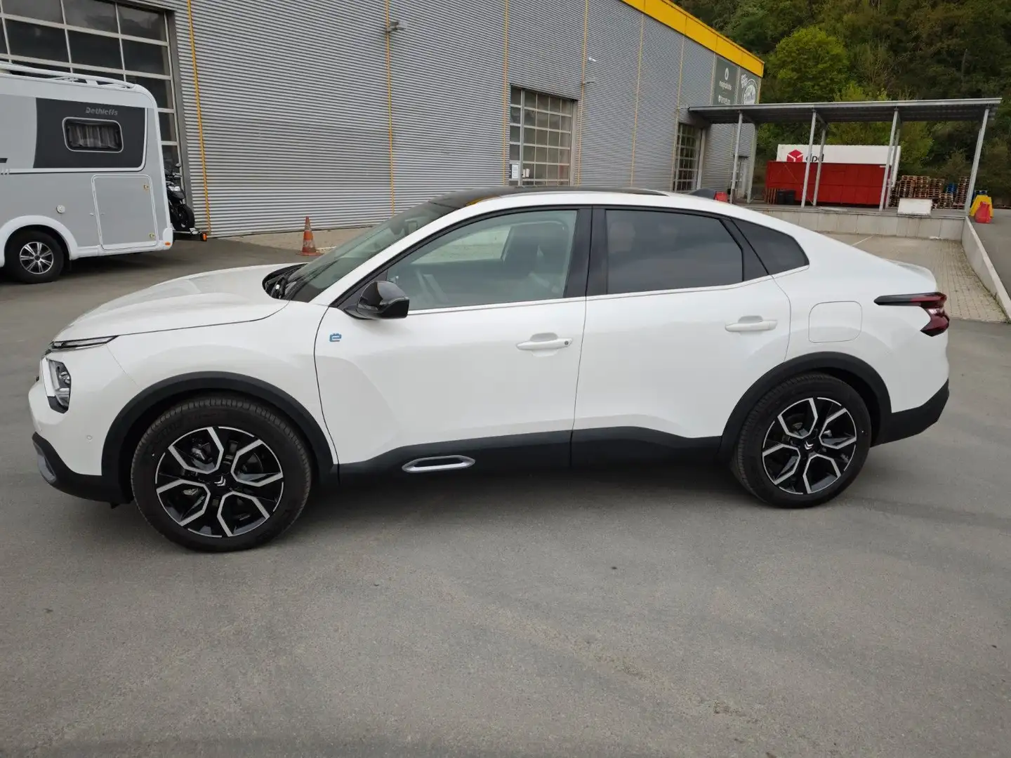 Citroen C4 X ë- Shine Vollausstattung Tageszulass 15 km Weiß - 2