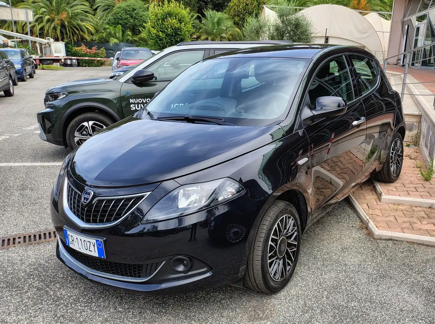Lancia Ypsilon 1.0 FireFly 5 porte S&S Hybrid Platino Zwart - 1