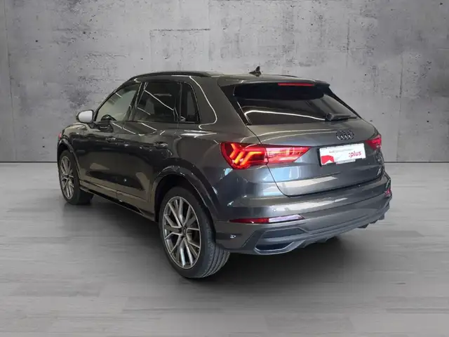 Audi Q3 view 5