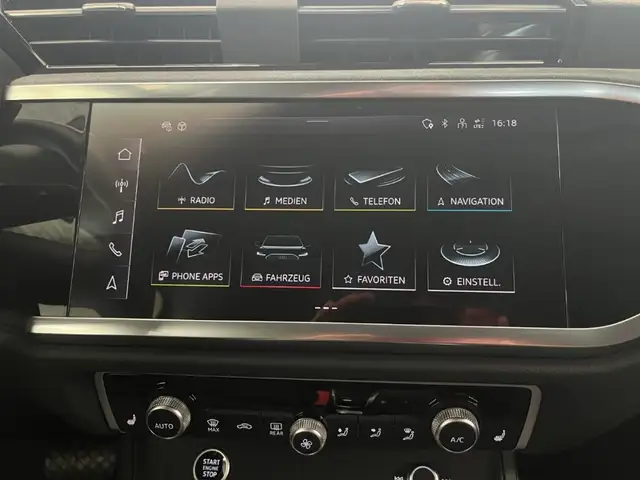 Audi Q3 view 14