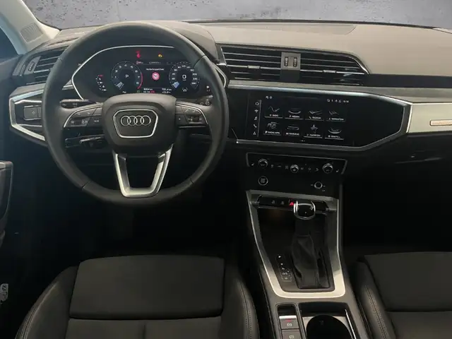 Audi Q3 view 12