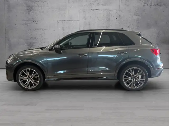 Audi Q3 view 3