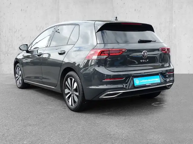Volkswagen Golf view 3