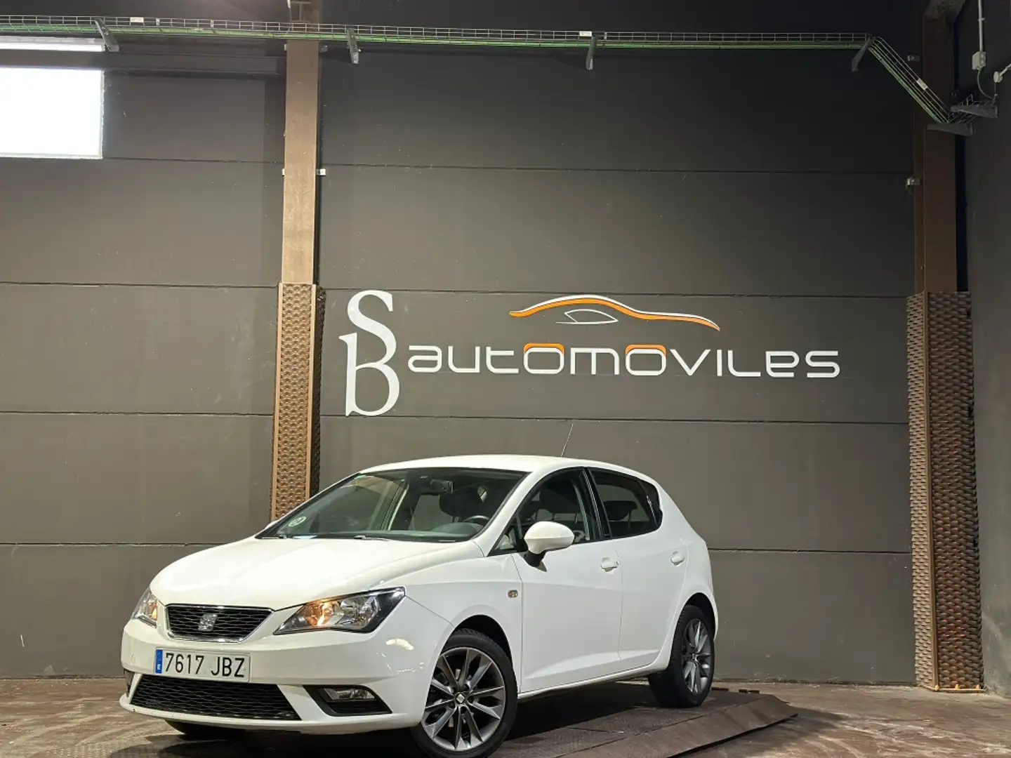 SEAT Ibiza Pequeño Manual de 5 Puertas Blanco - 1