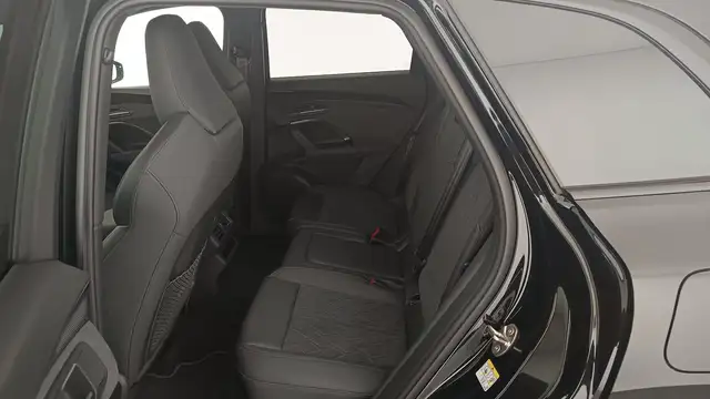 Audi Q5 view 11