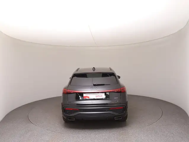 Audi Q5 view 6