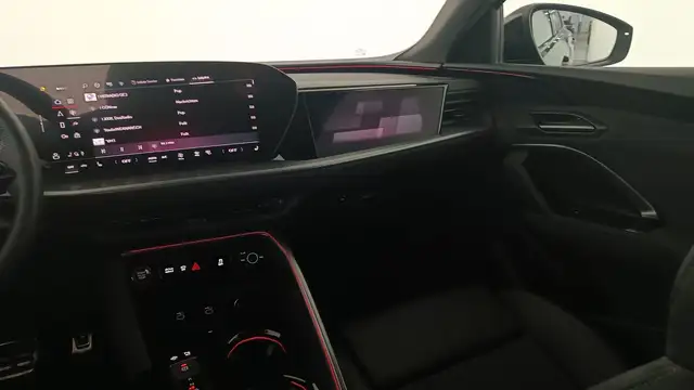 Audi Q5 view 13