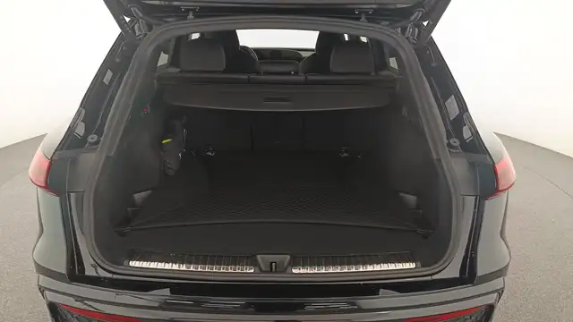 Audi Q5 view 7