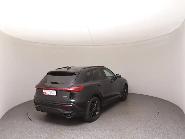 Audi Q5 view 4
