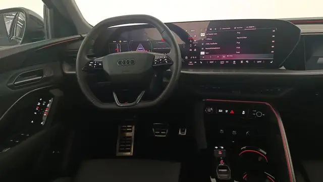 Audi Q5 view 12