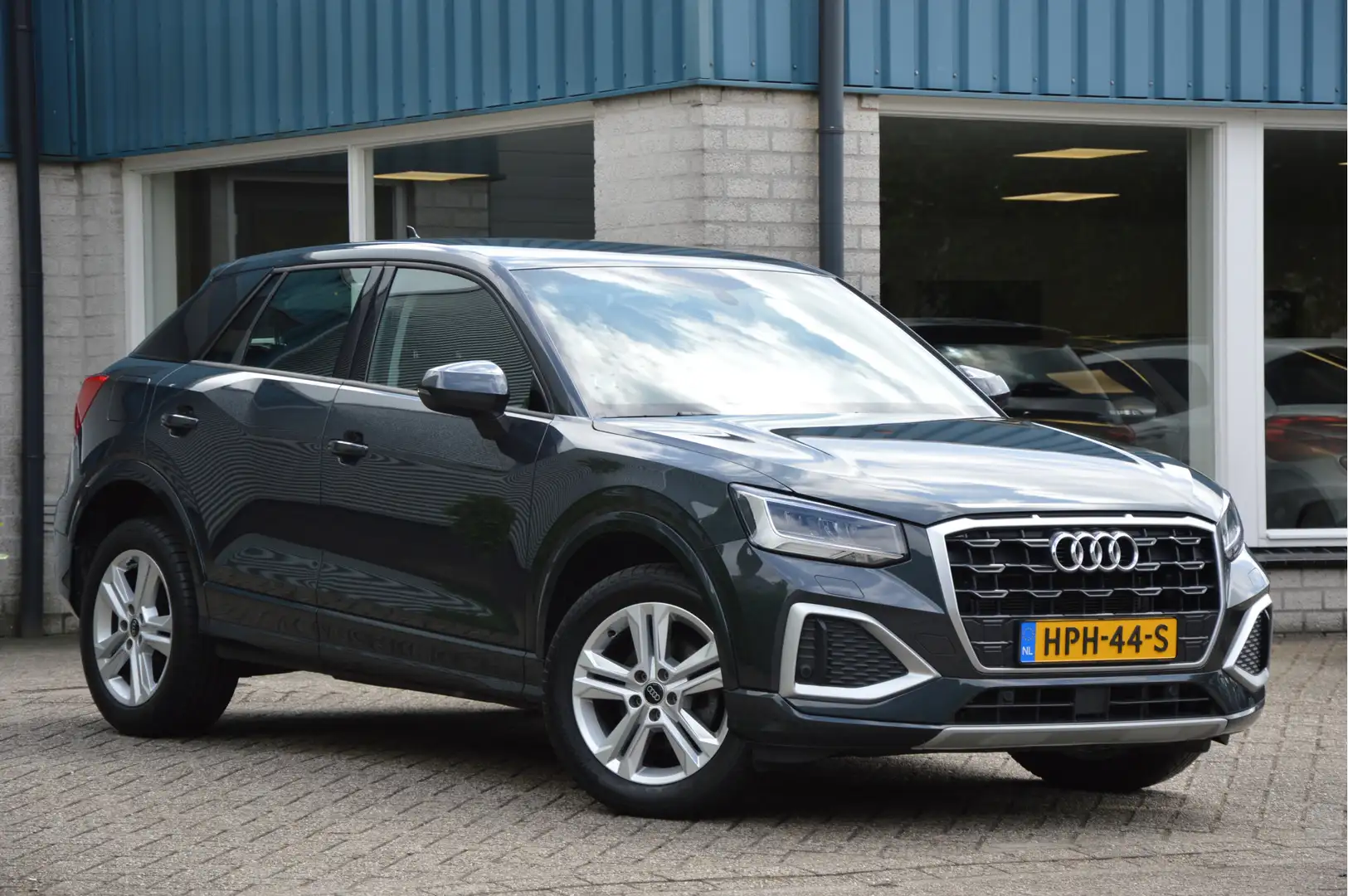 Audi Q2 35 TFSI Advanced Edition S-TRONIC | CLIMA | CAMERA Gris - 2