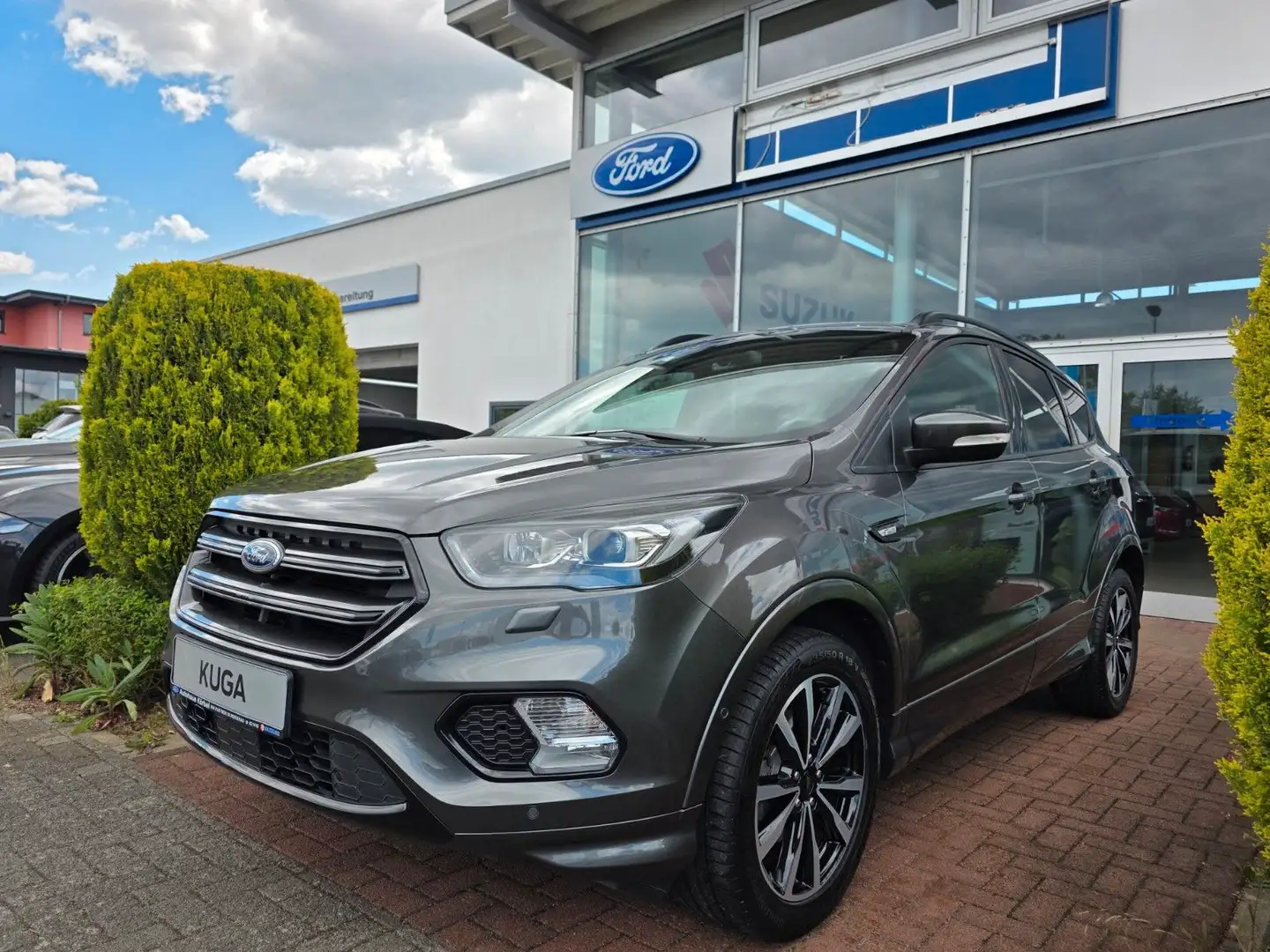 Ford Kuga ST-Line*DesignP*WinterP*KeyFree*Bi-Xenon* Gris - 1