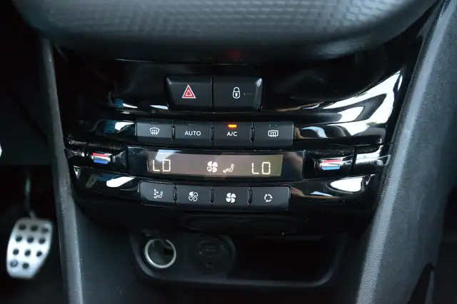 Peugeot 2008 view 16
