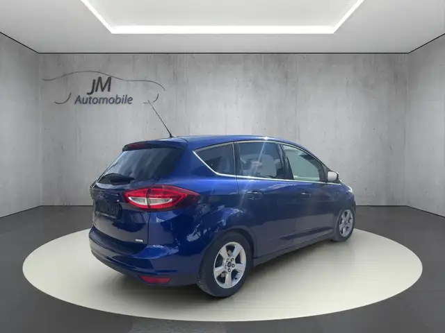 Ford C-Max view 3