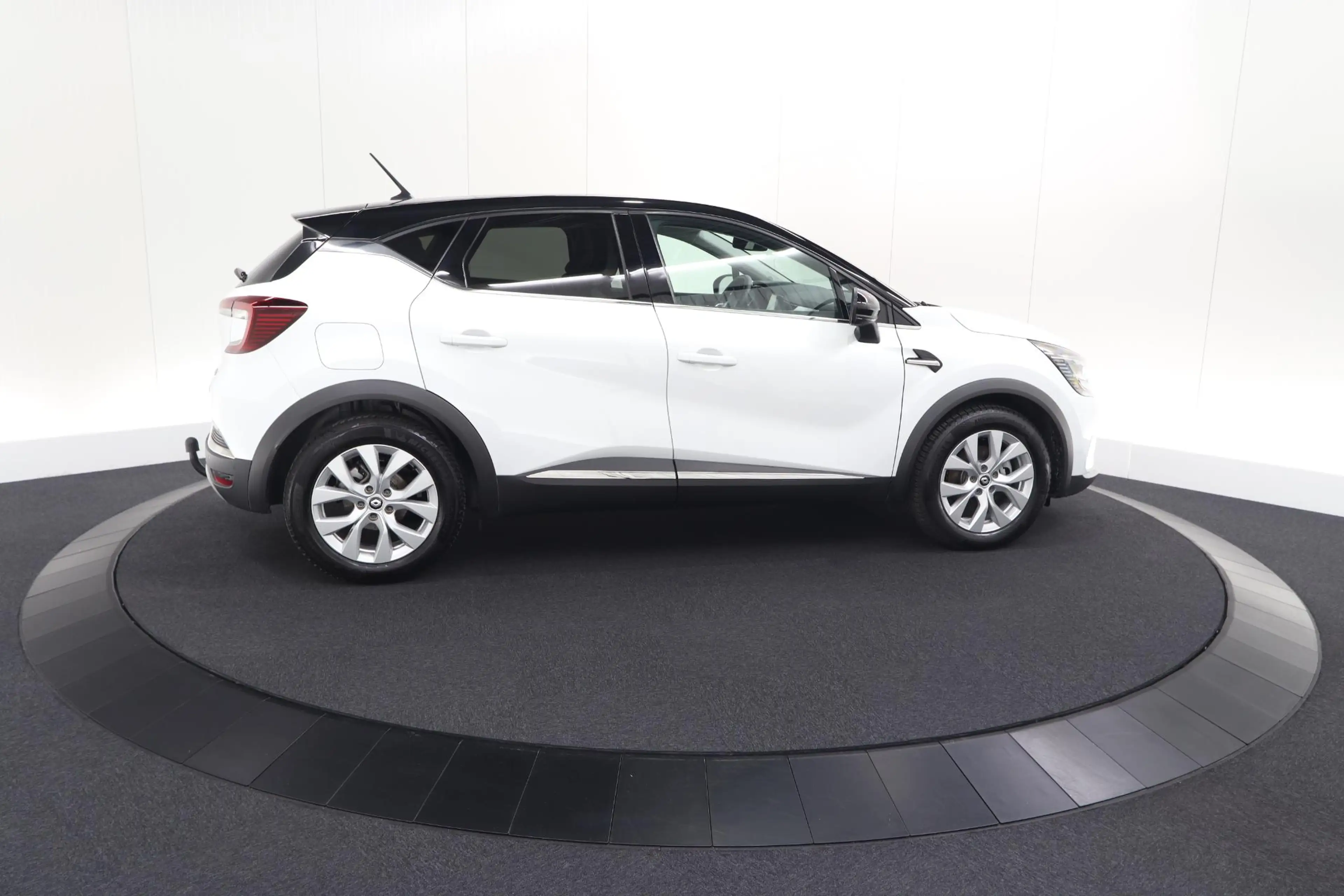 Renault Captur 1.6 E-Tech Hybrid 145 Intens | Trekhaak | Camera | — photo 8
