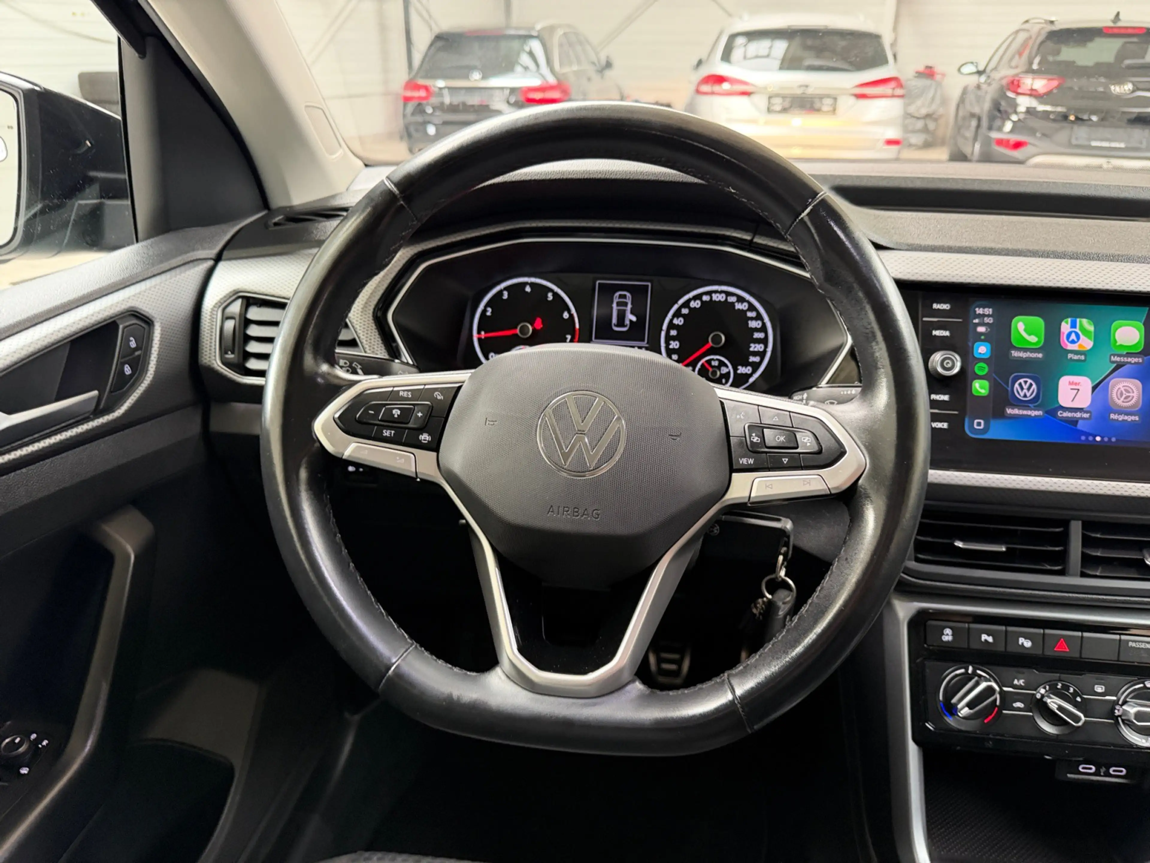 Volkswagen T-Cross T-Cross 1.0 TSI Active / CARPLAY / CAMERA / ACC / LANE ASSIST — photo 12