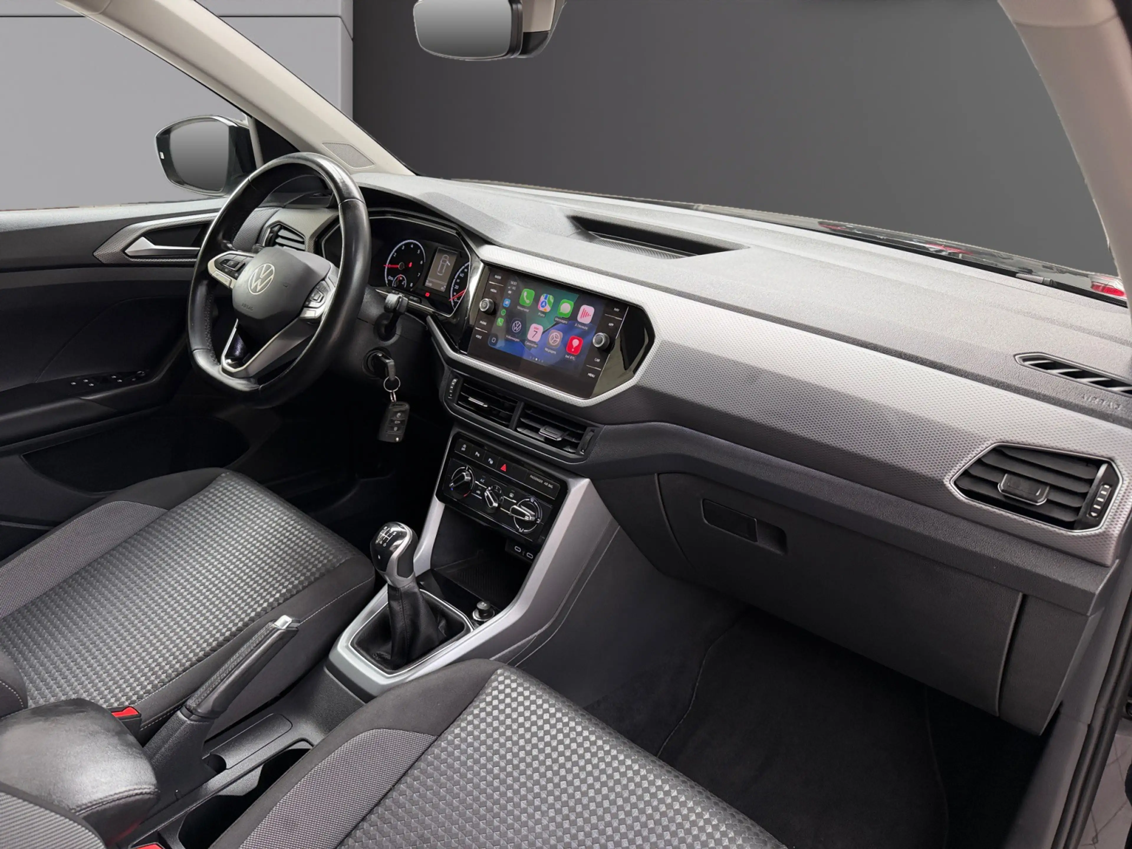 Volkswagen T-Cross T-Cross 1.0 TSI Active / CARPLAY / CAMERA / ACC / LANE ASSIST — photo 8