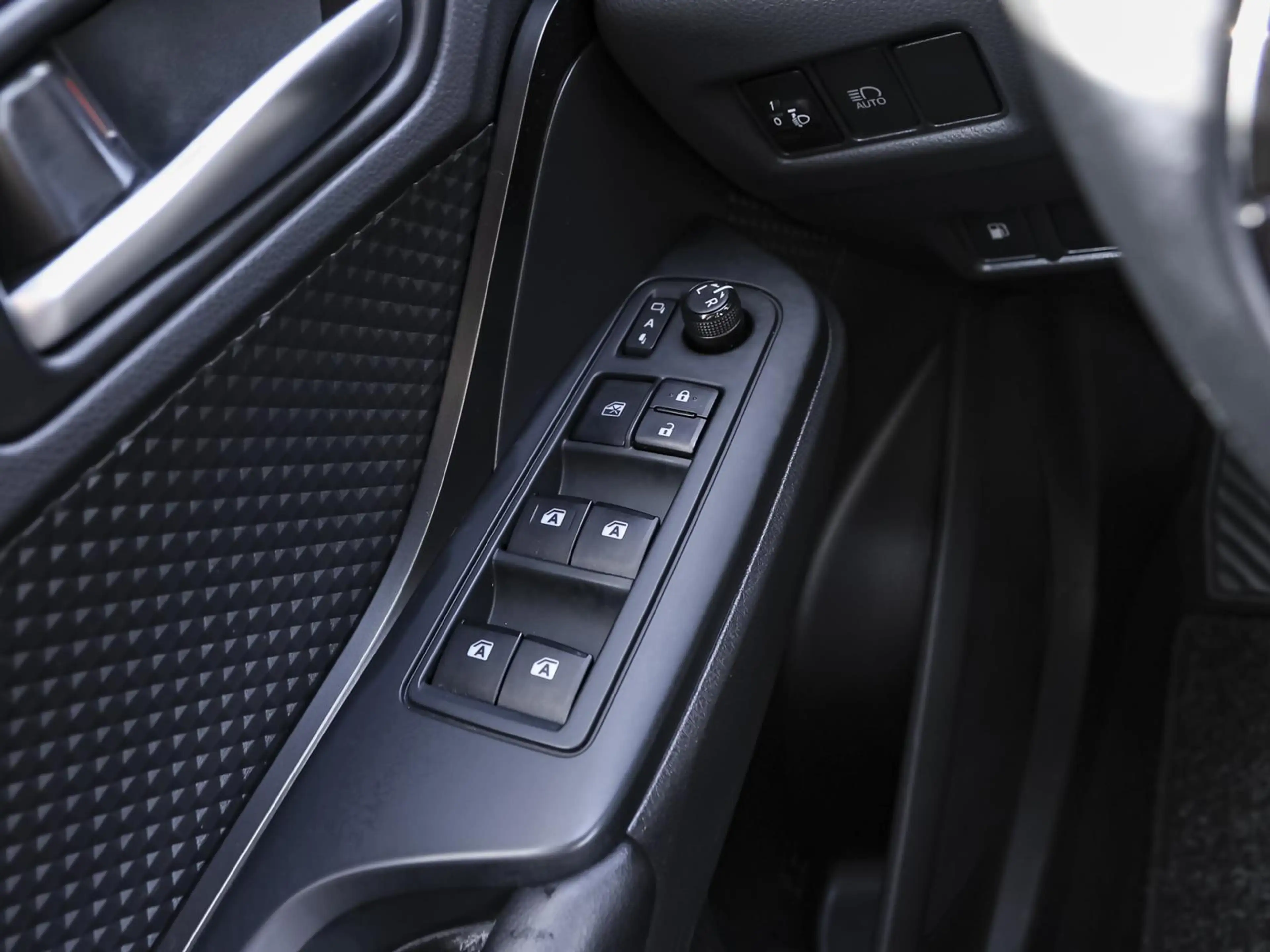 Toyota C-HR 1.8 Hybrid SHZ Kamera KLIMA LM-Felgen BT ZV AUX — photo 15