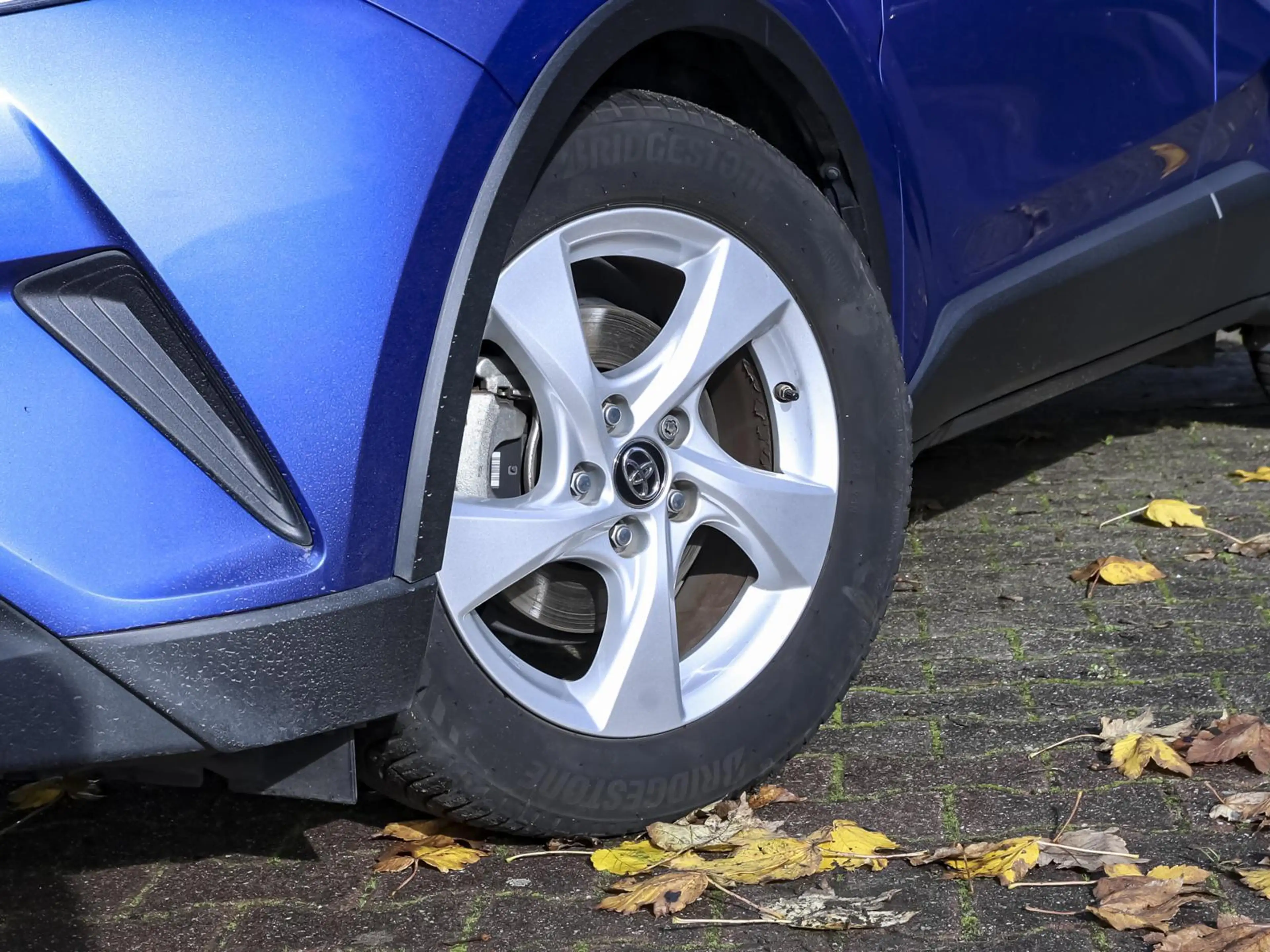 Toyota C-HR 1.8 Hybrid SHZ Kamera KLIMA LM-Felgen BT ZV AUX — photo 7